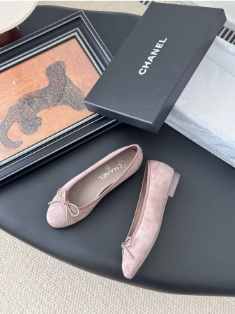 ua Ch*el ballet flats