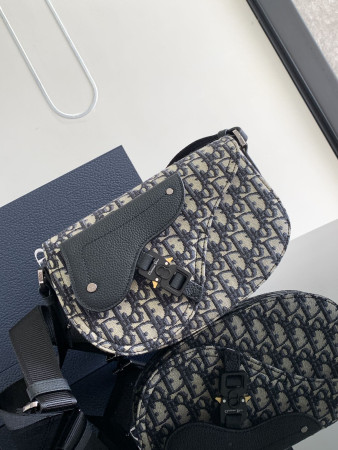D*or saddle messenger bag 24 x 16.5 x 5.5 cm