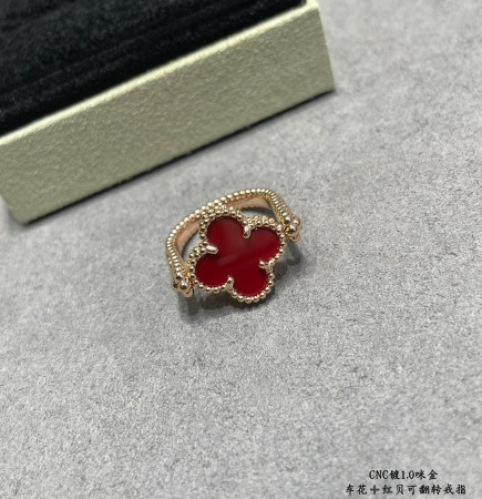 V*N CL*F & arpels flippable four-leaf clover ring