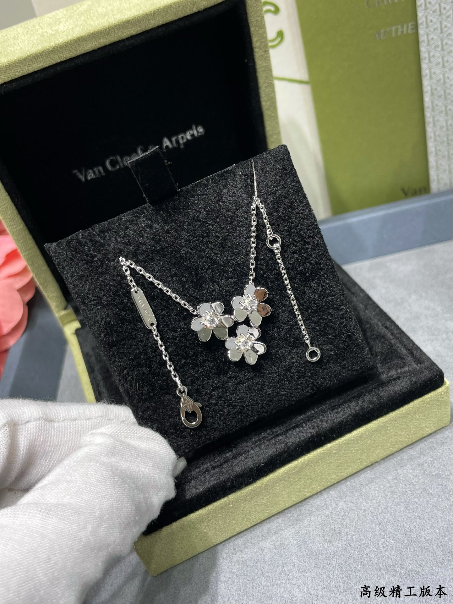 V*N CL*F & arpels three-leaf clover necklace