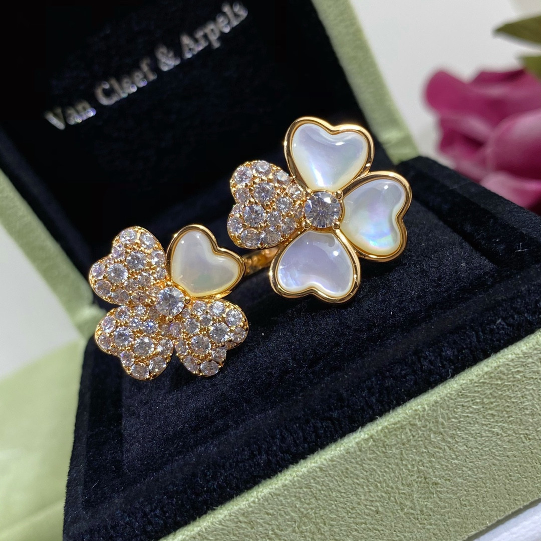 V*N CL*F & arpels four leaf clover ring