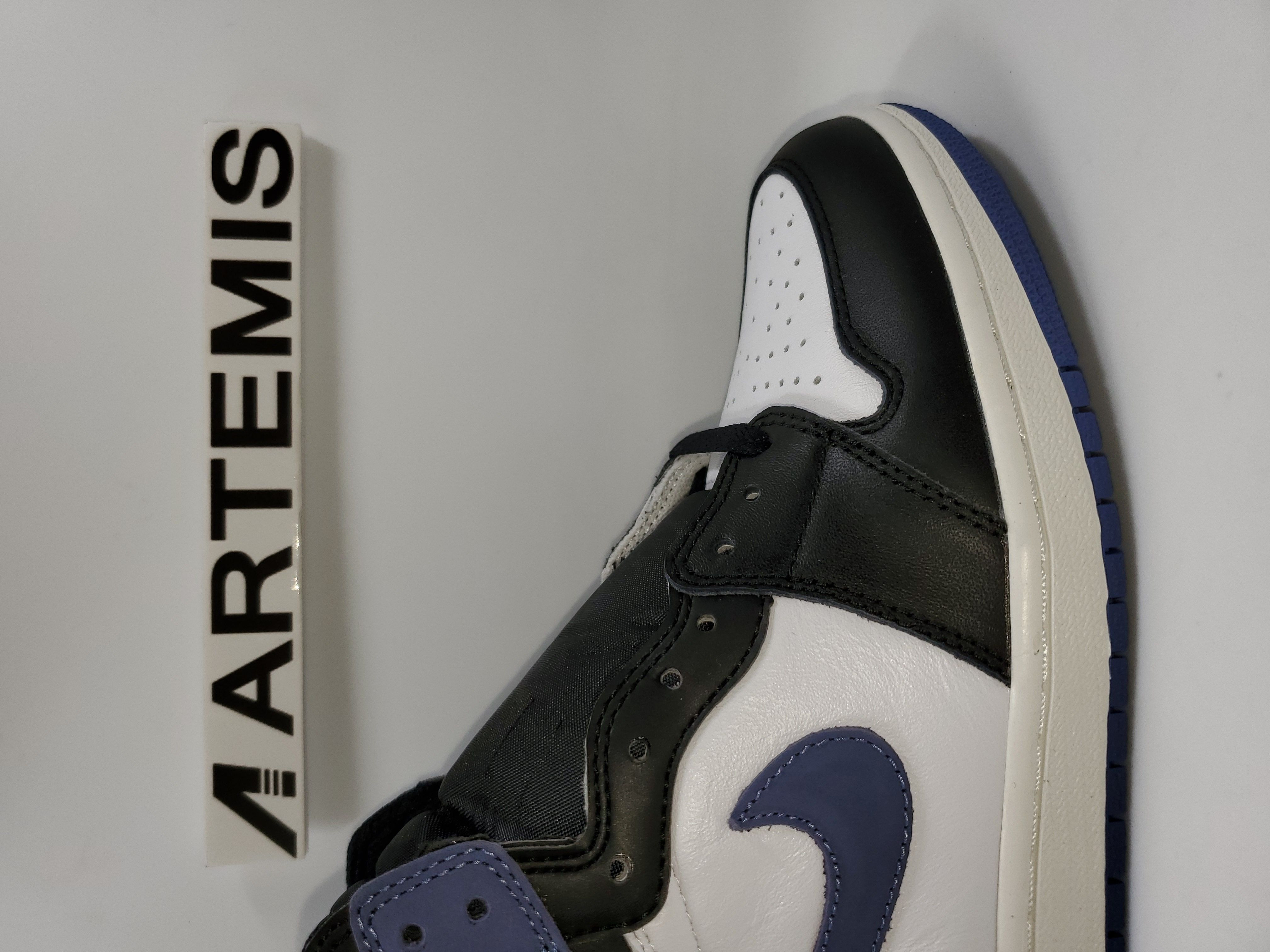Air Jordan 1 Retro High Blue Moon