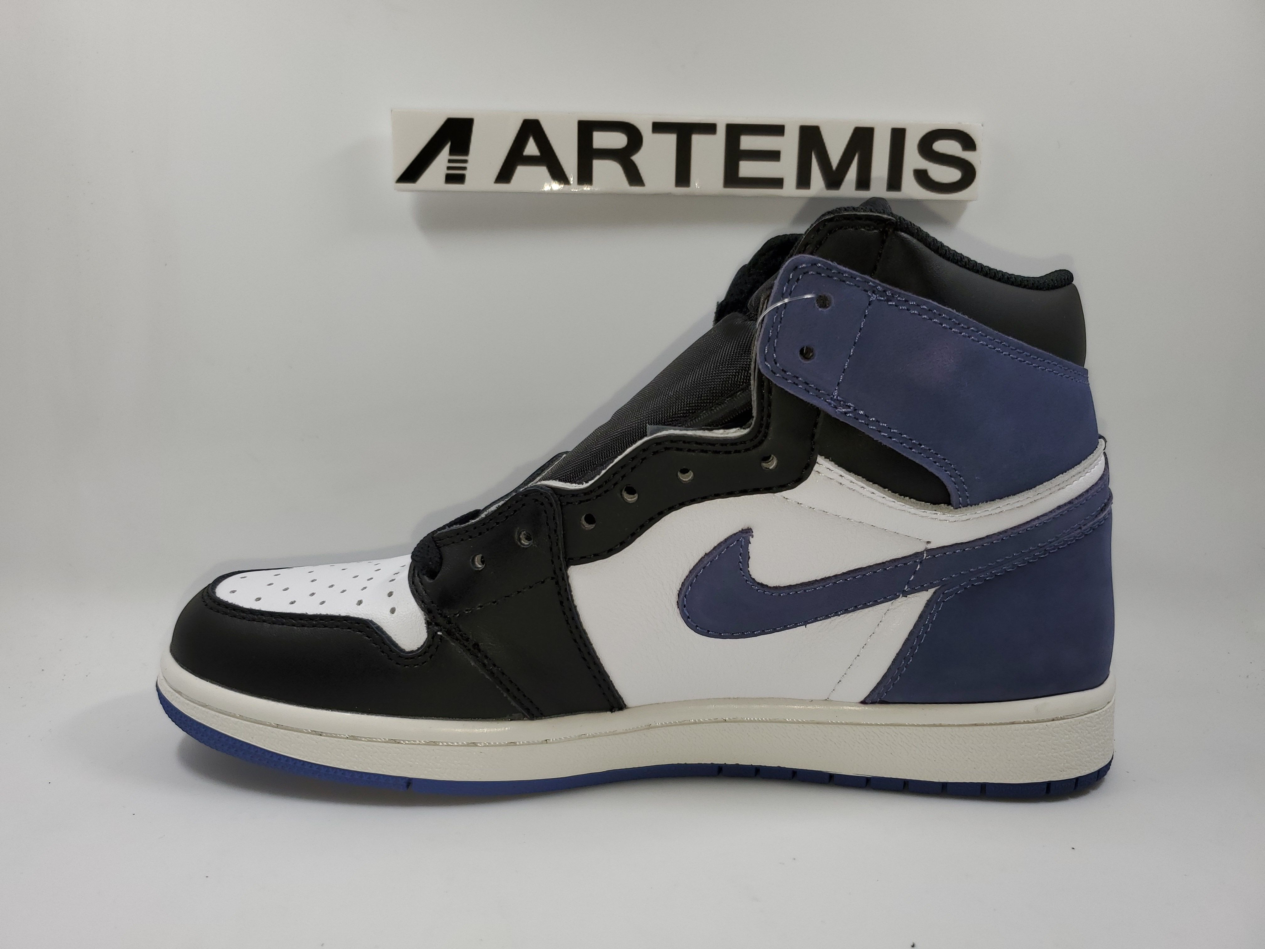 Air Jordan 1 Retro High Blue Moon