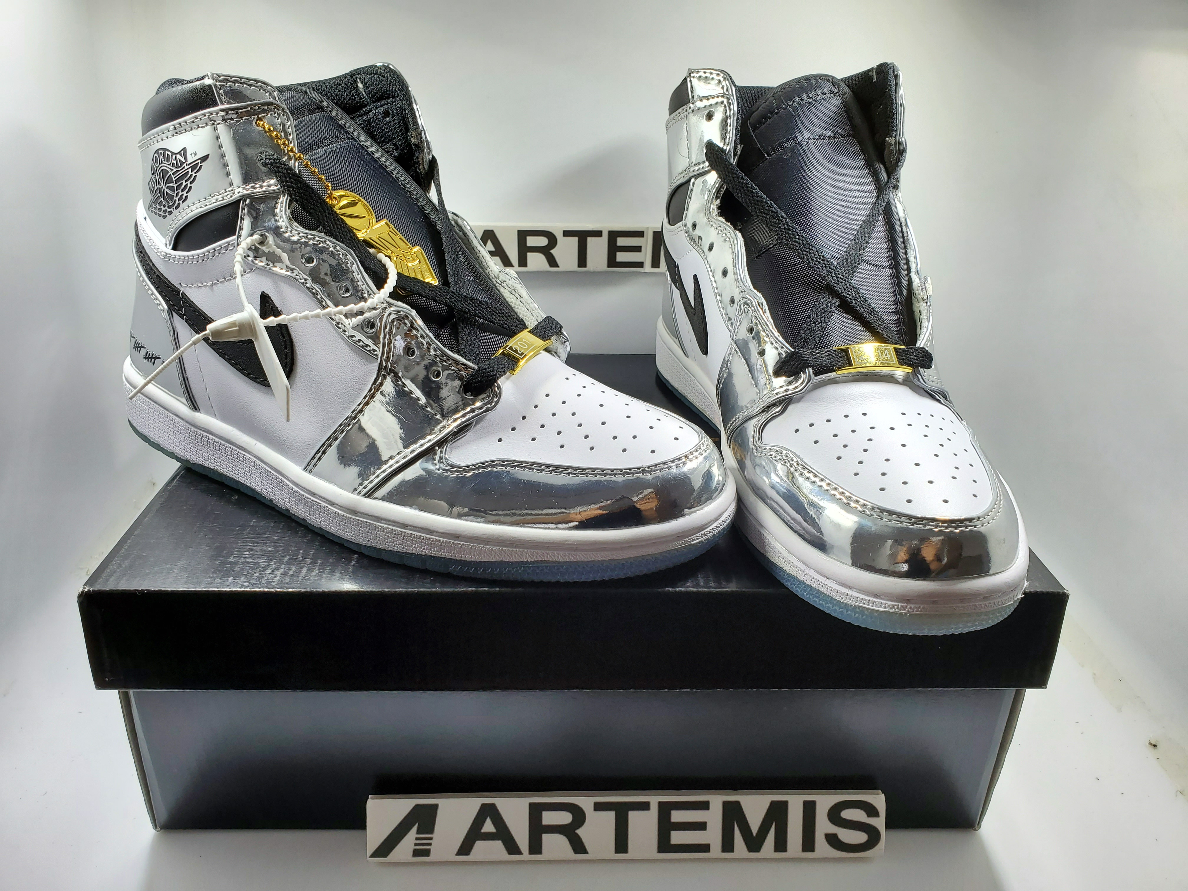 Air Jordan 1 Retro High Think 16 (Pass the Torch)