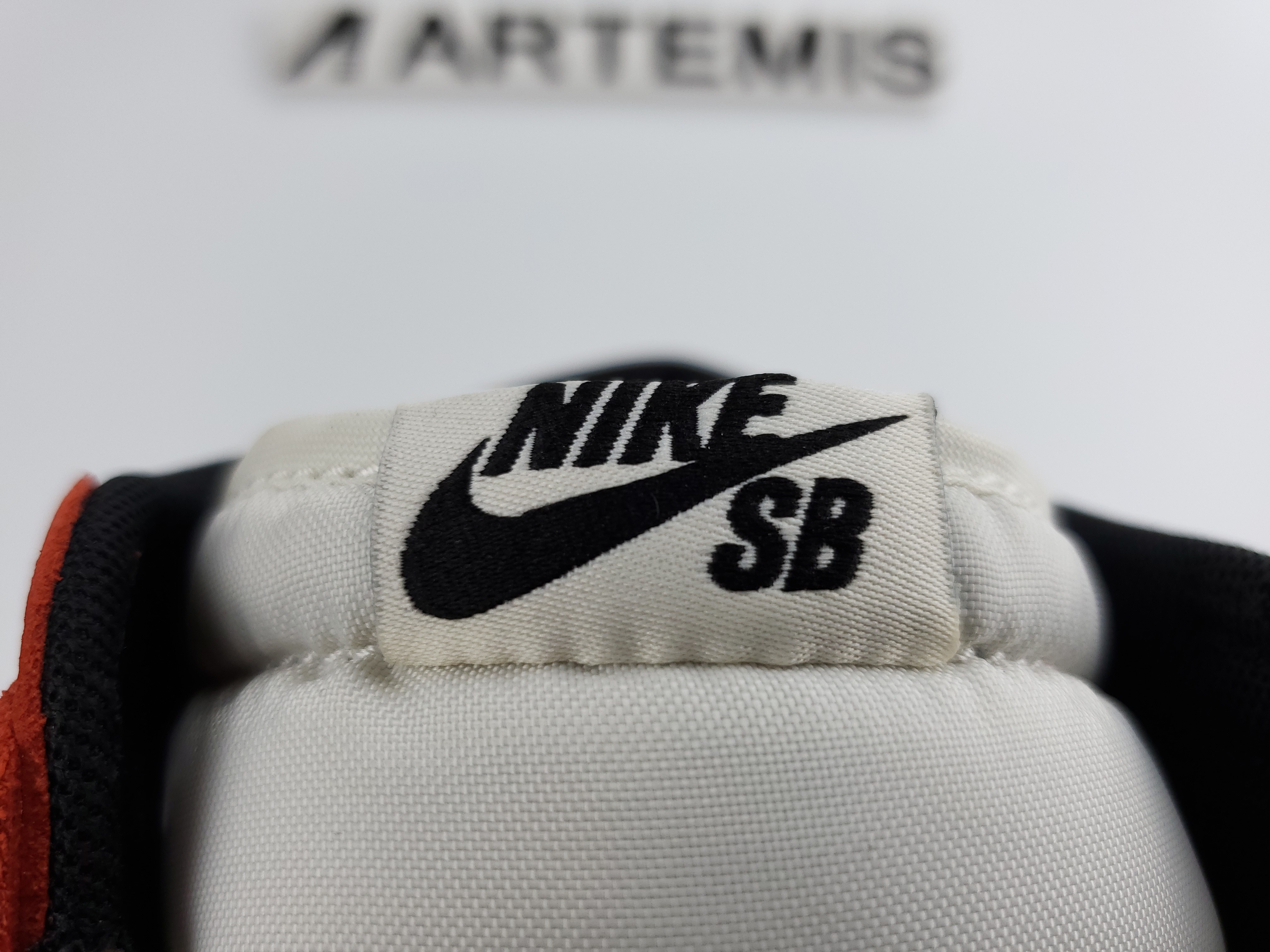 Air Jordan 1 Retro High OG Defiant SB LA to Chicago