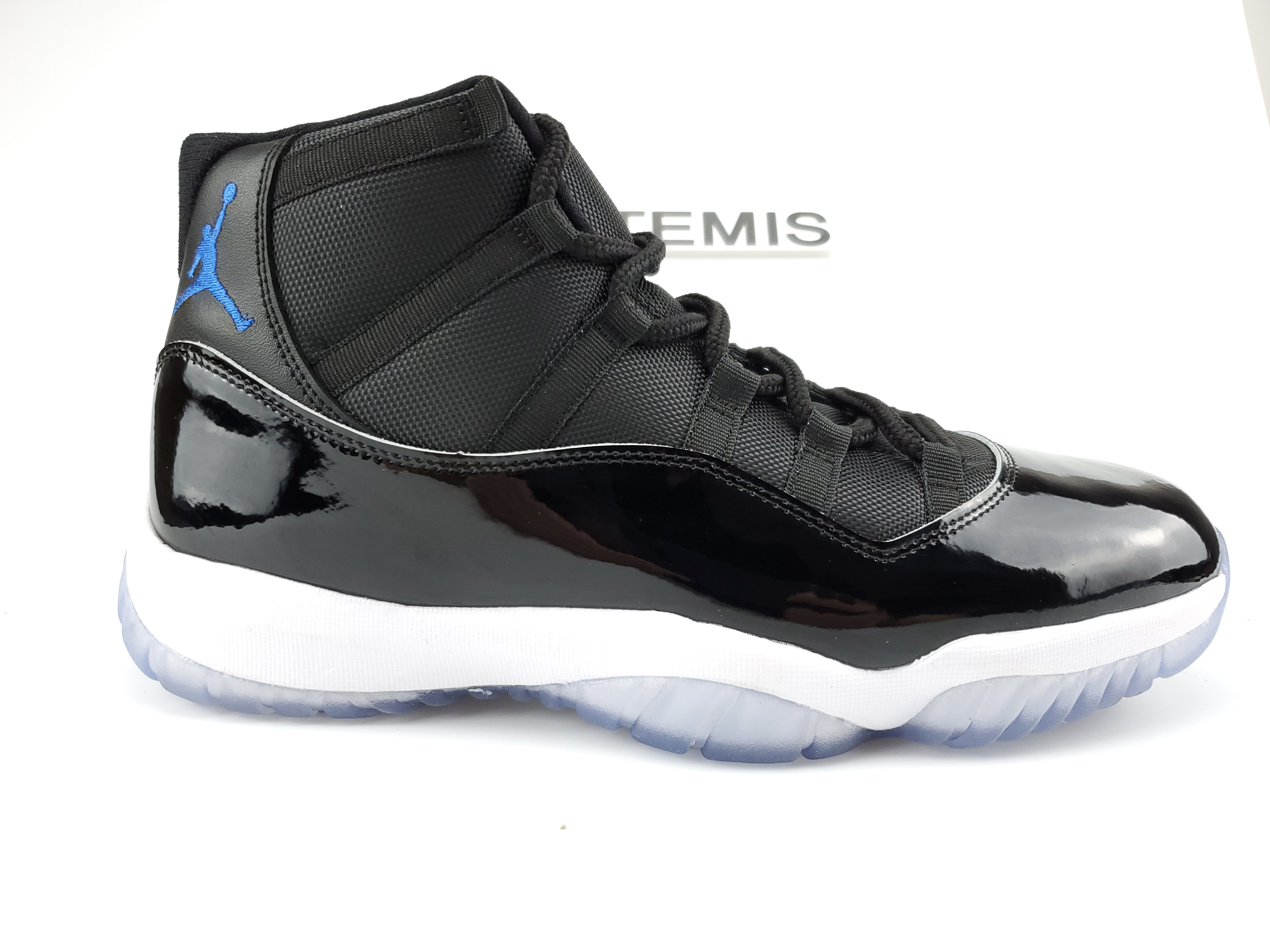 Jordan 11 Retro Space Jam (2016)