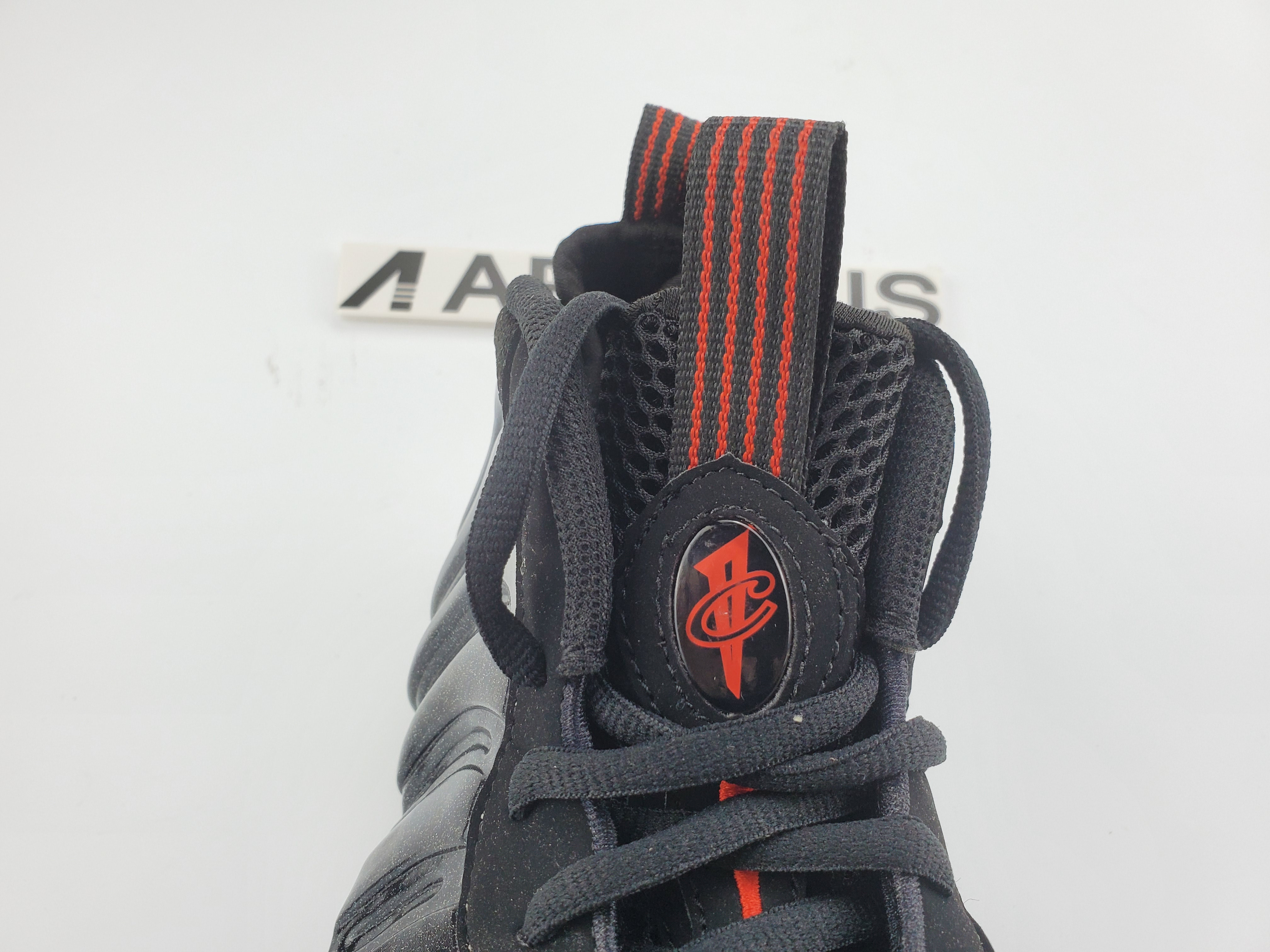 Nike Air Foamposite One “Black/Gold-Red”