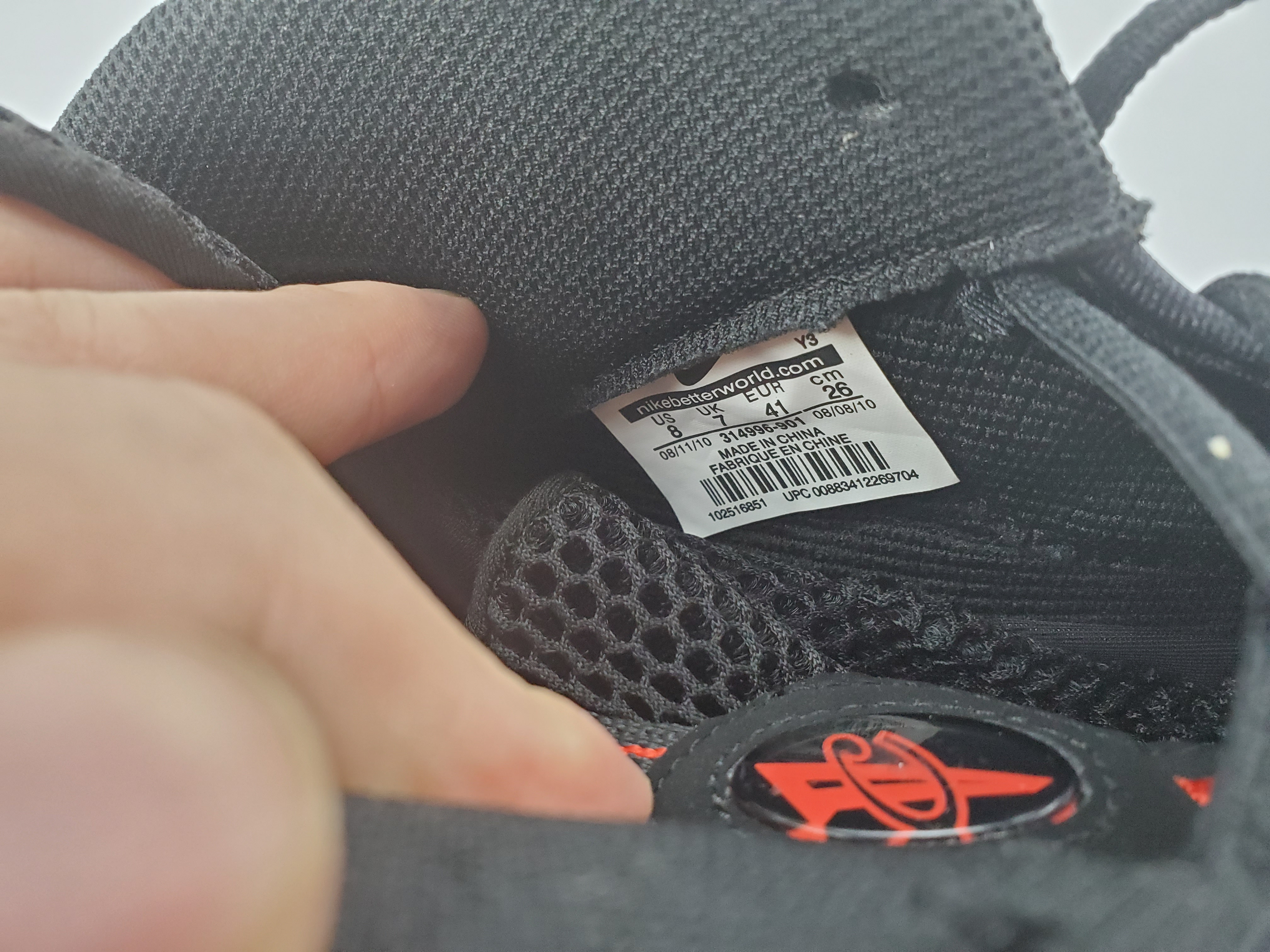 Nike Air Foamposite One “Black/Gold-Red”