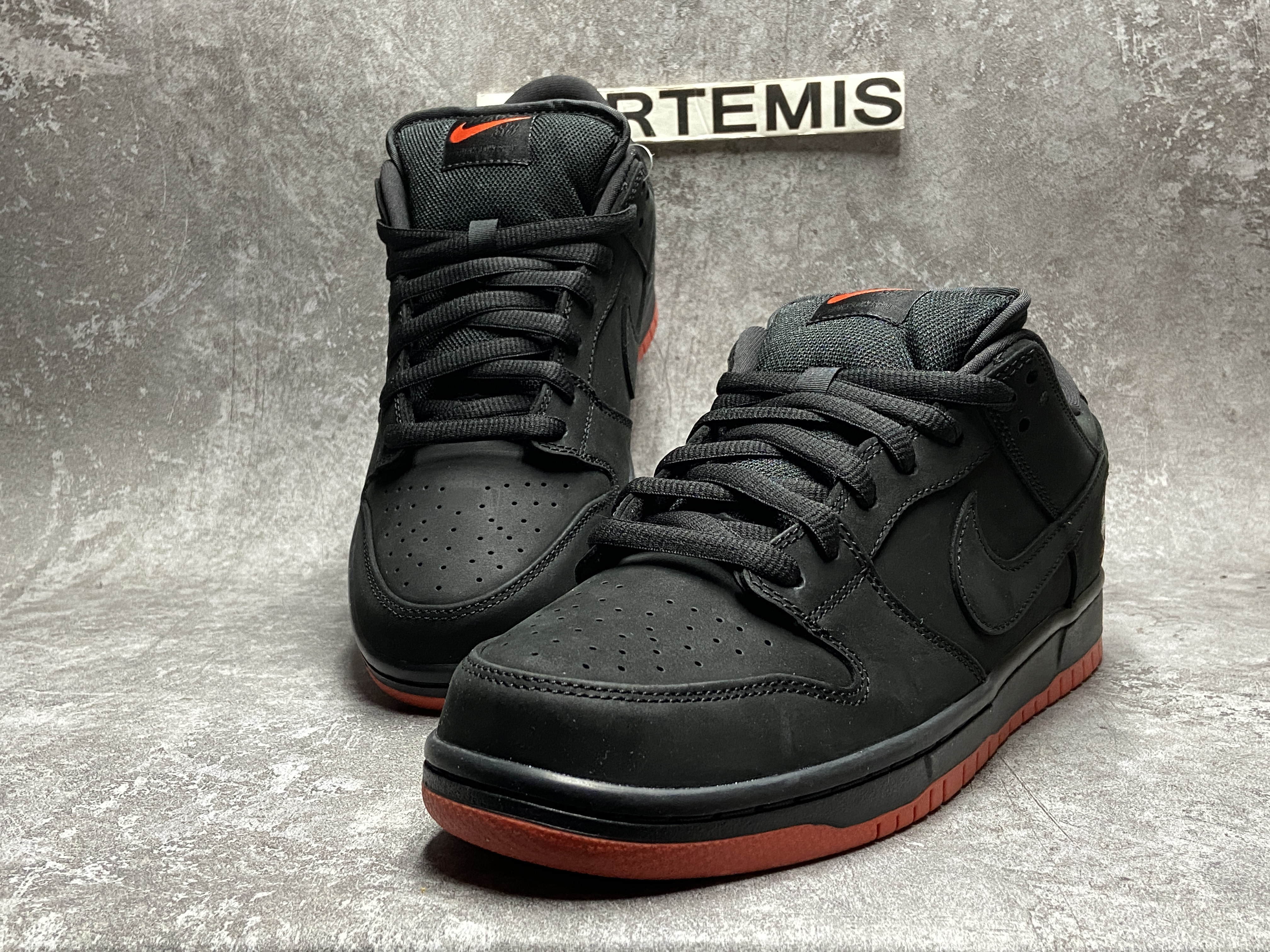 Nike SB Dunk Low Black Pigeon