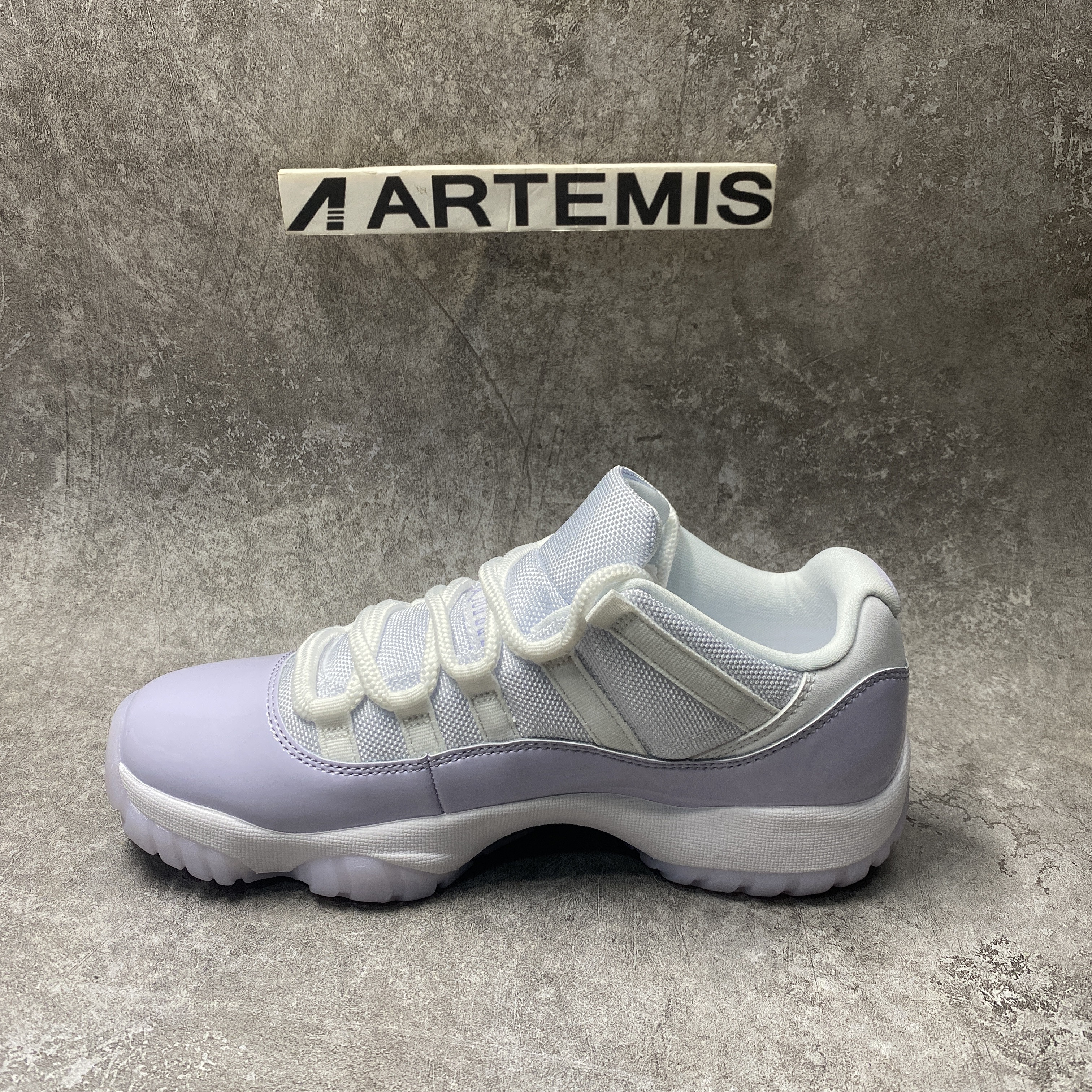 Air Jordan 11 Low Pure Violet