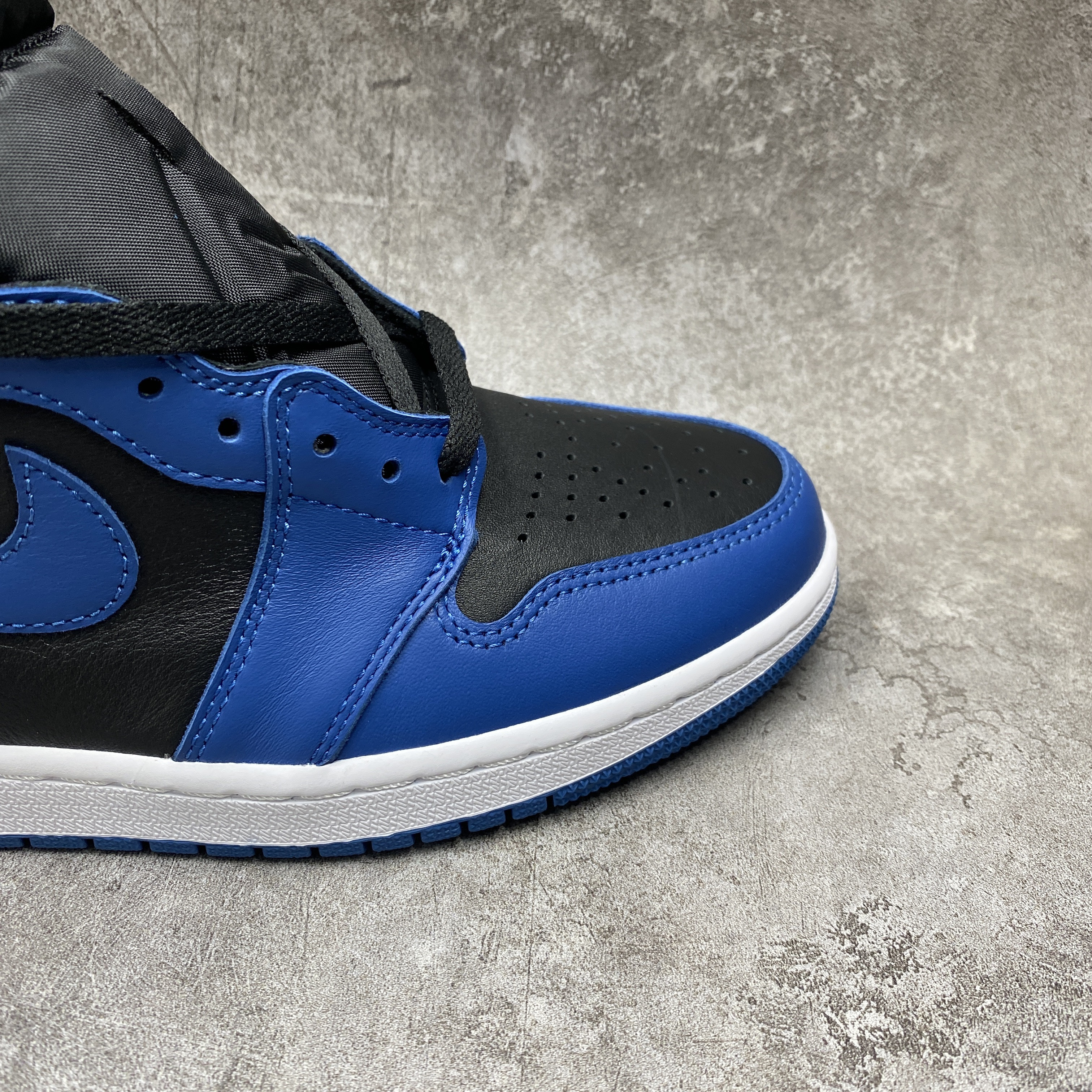 Air Jordan 1 Retro High OG Dark Marina Blue