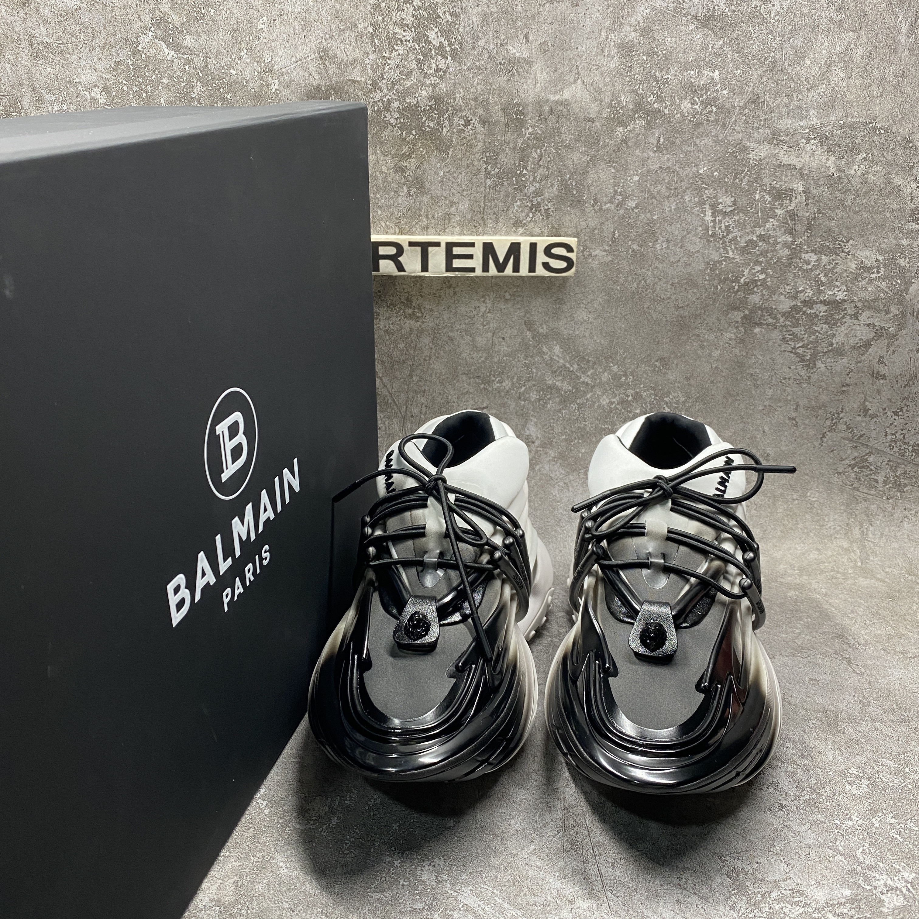 Balmain Unicorn Low White Black Gradient