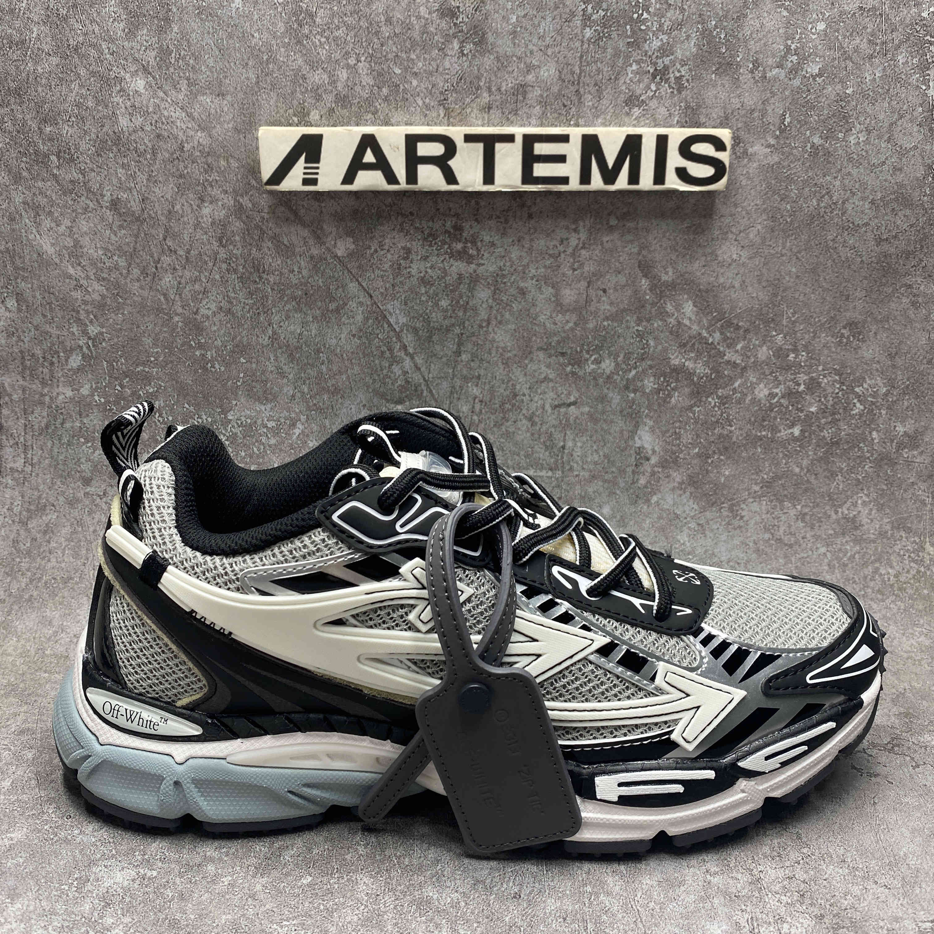 UA Off-White "BE RIGHT BACK"