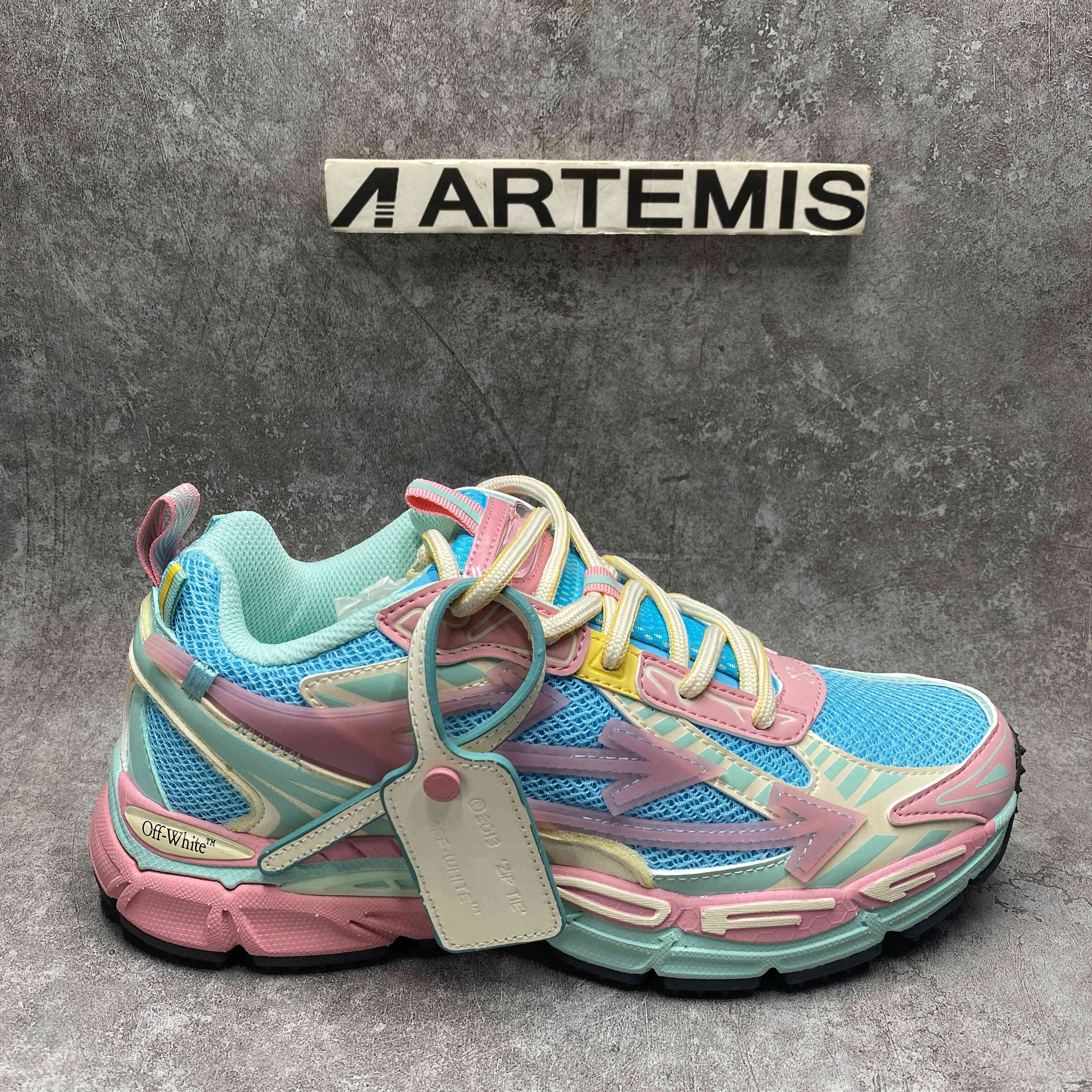 UA Off-White "BE RIGHT BACK"