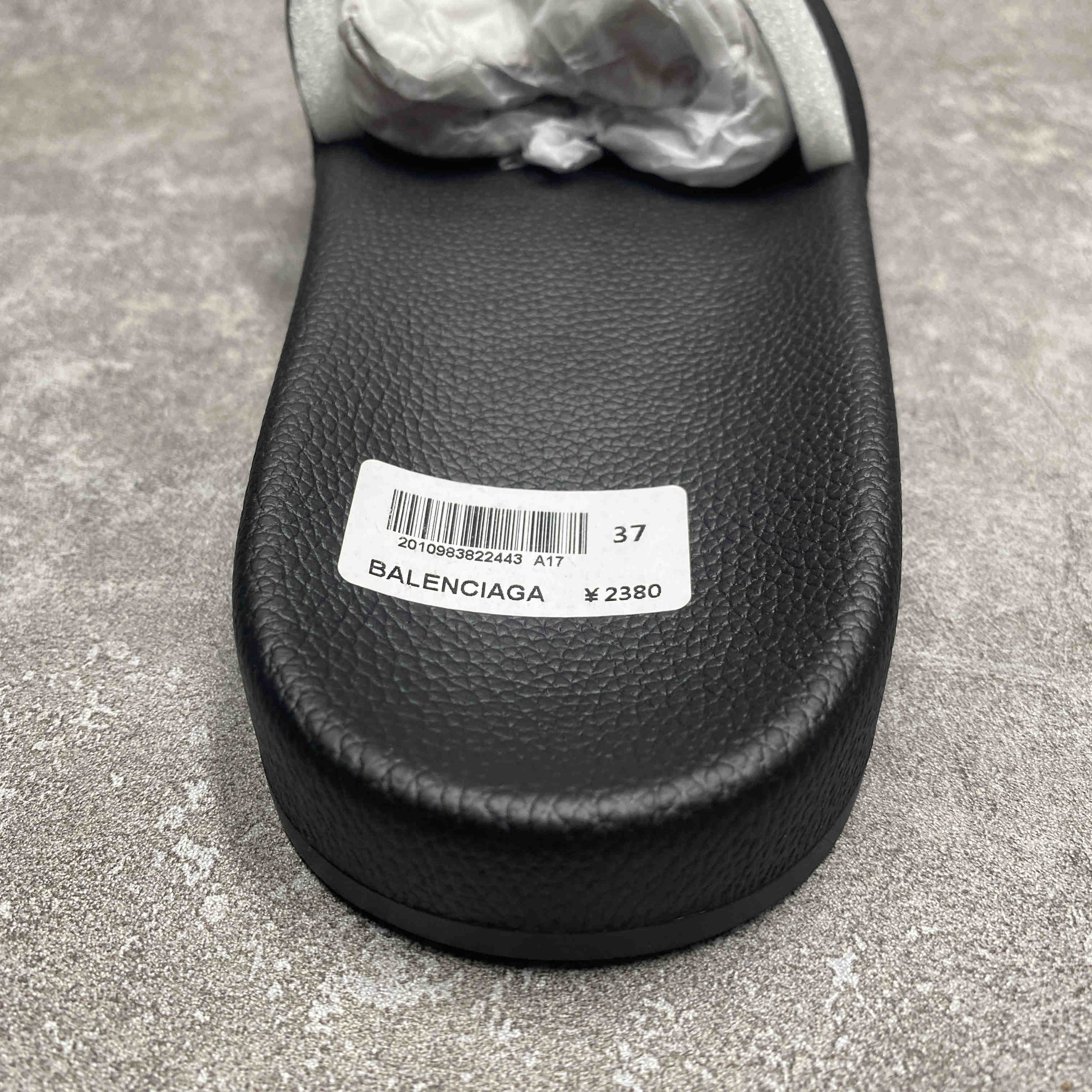 Ba*len*cia*ga pool slide black white