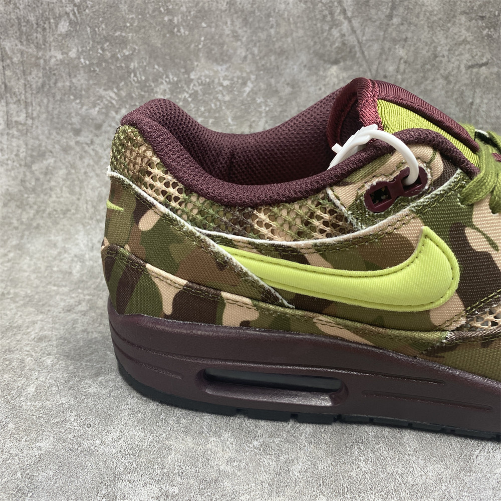 UA Nike Air Max 1