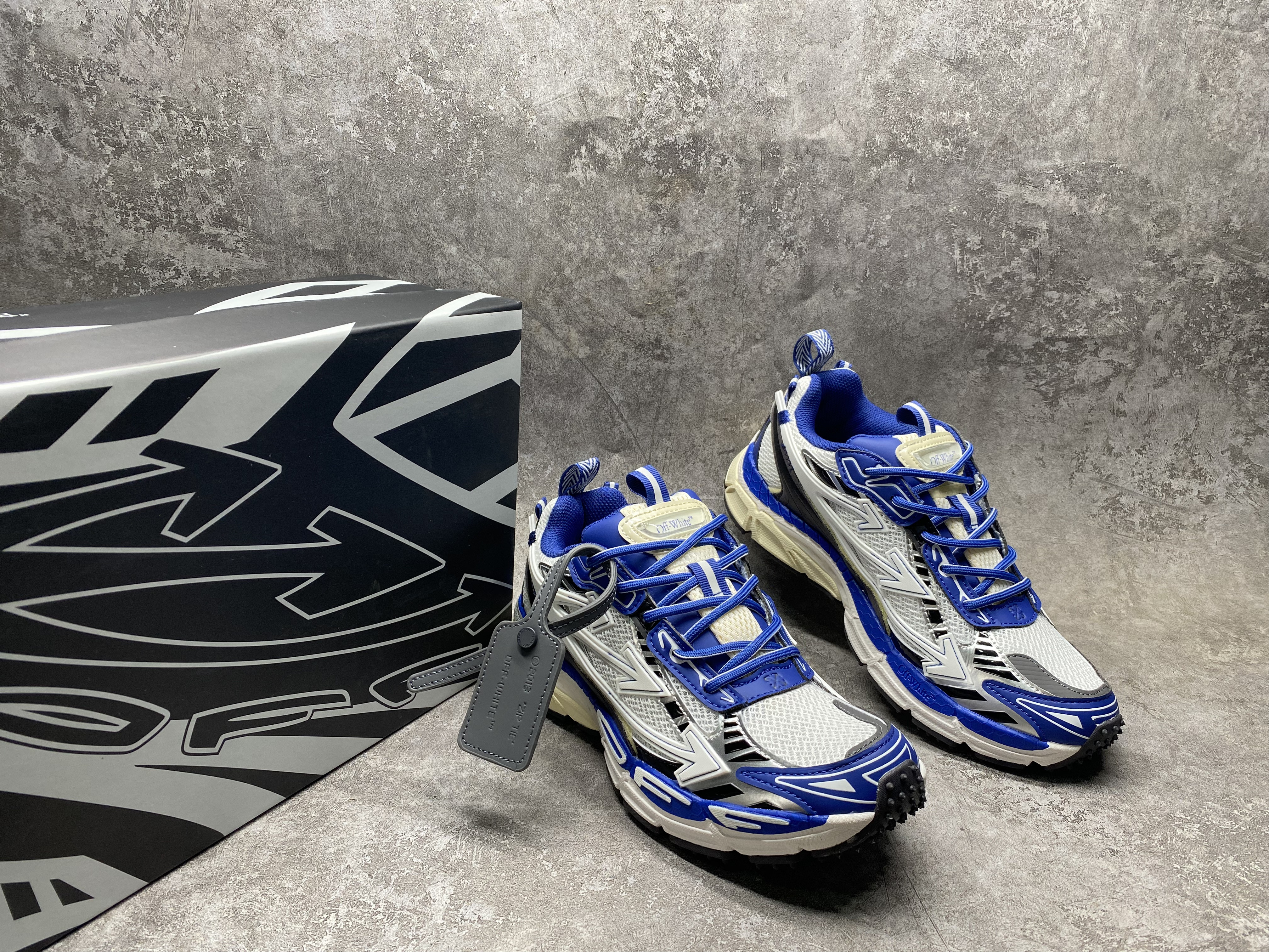 UA Off-White "BE RIGHT BACK"
