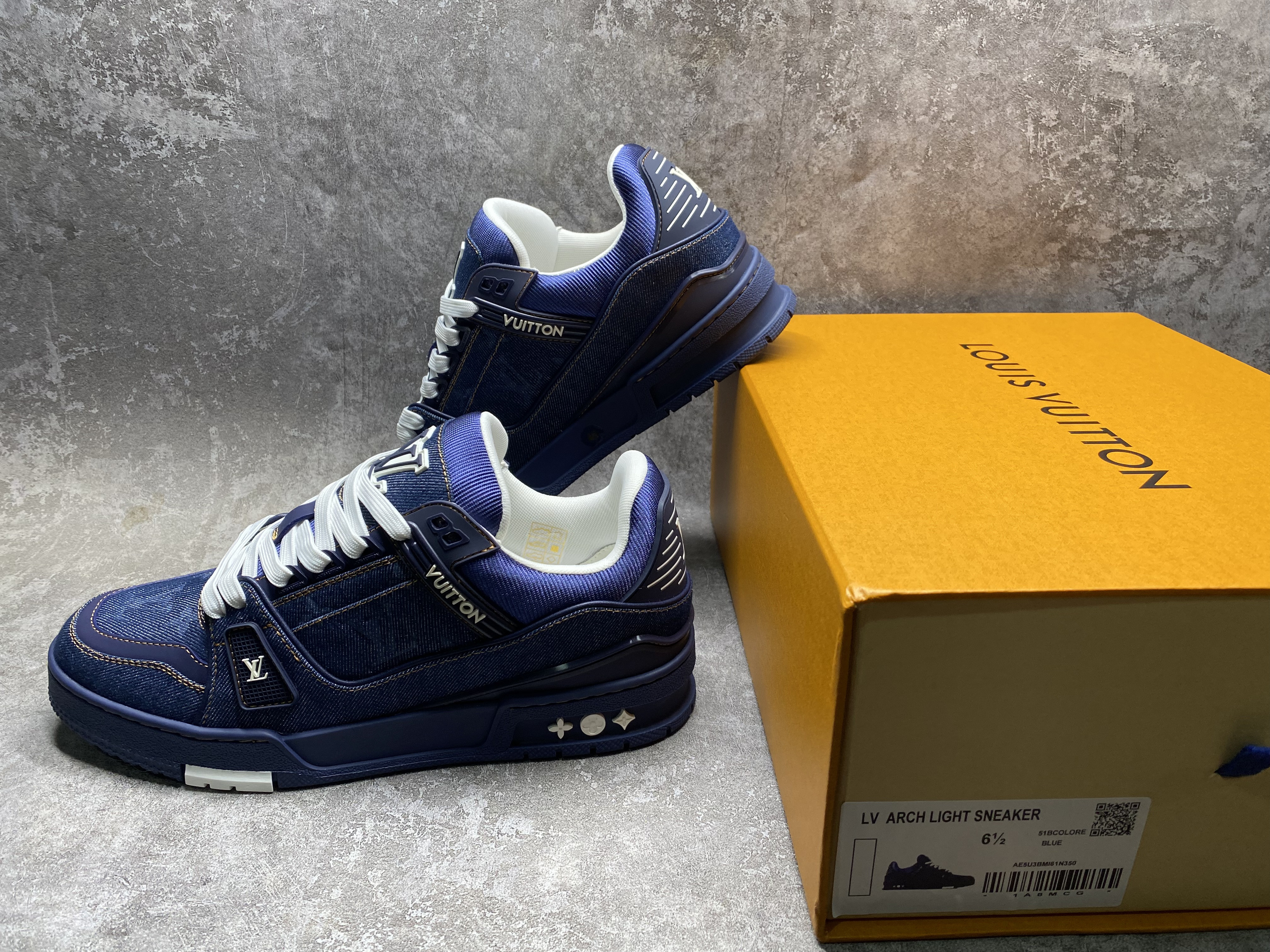 UA LV Trainer Sneaker