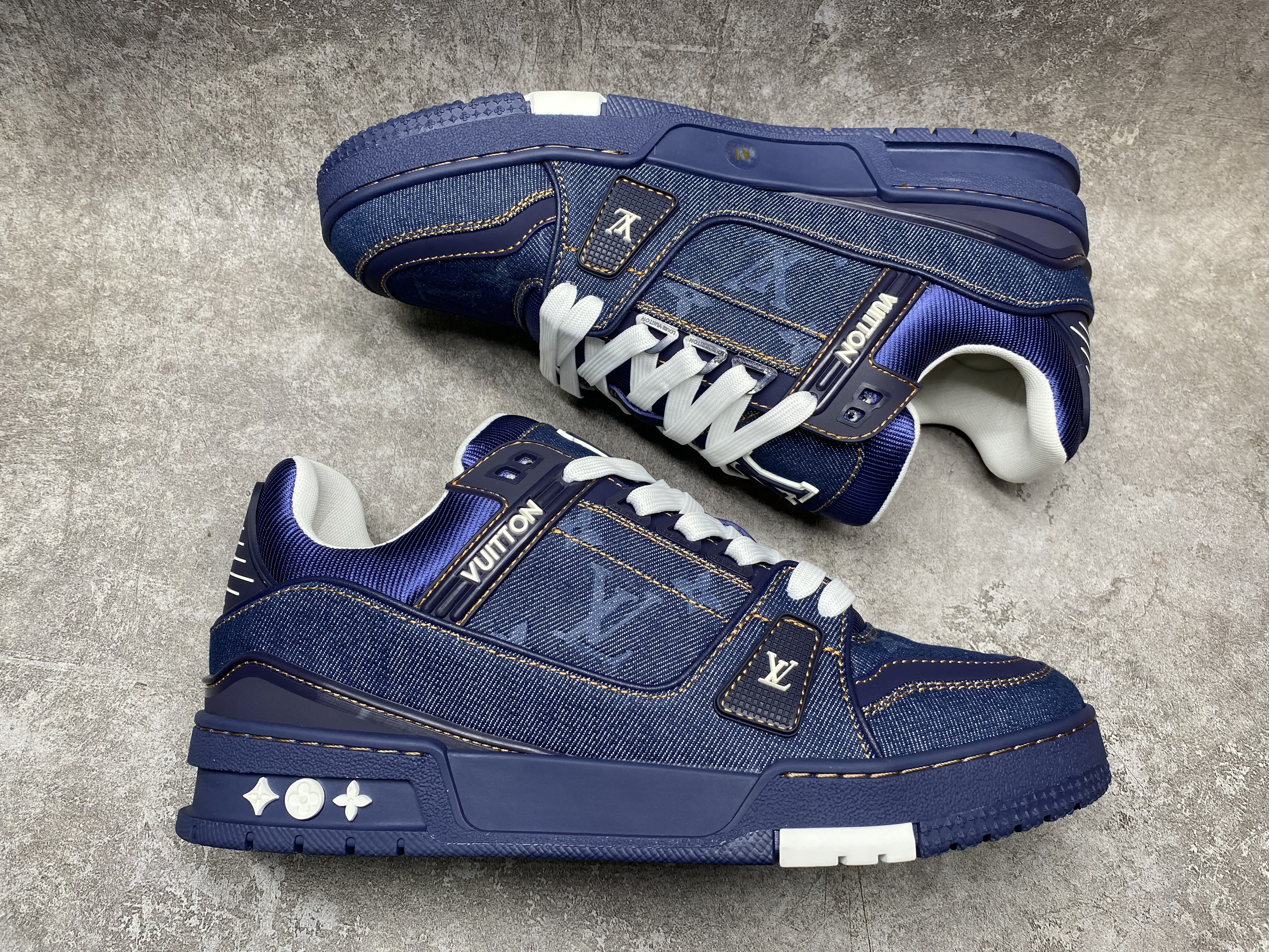 UA LV Trainer Sneaker