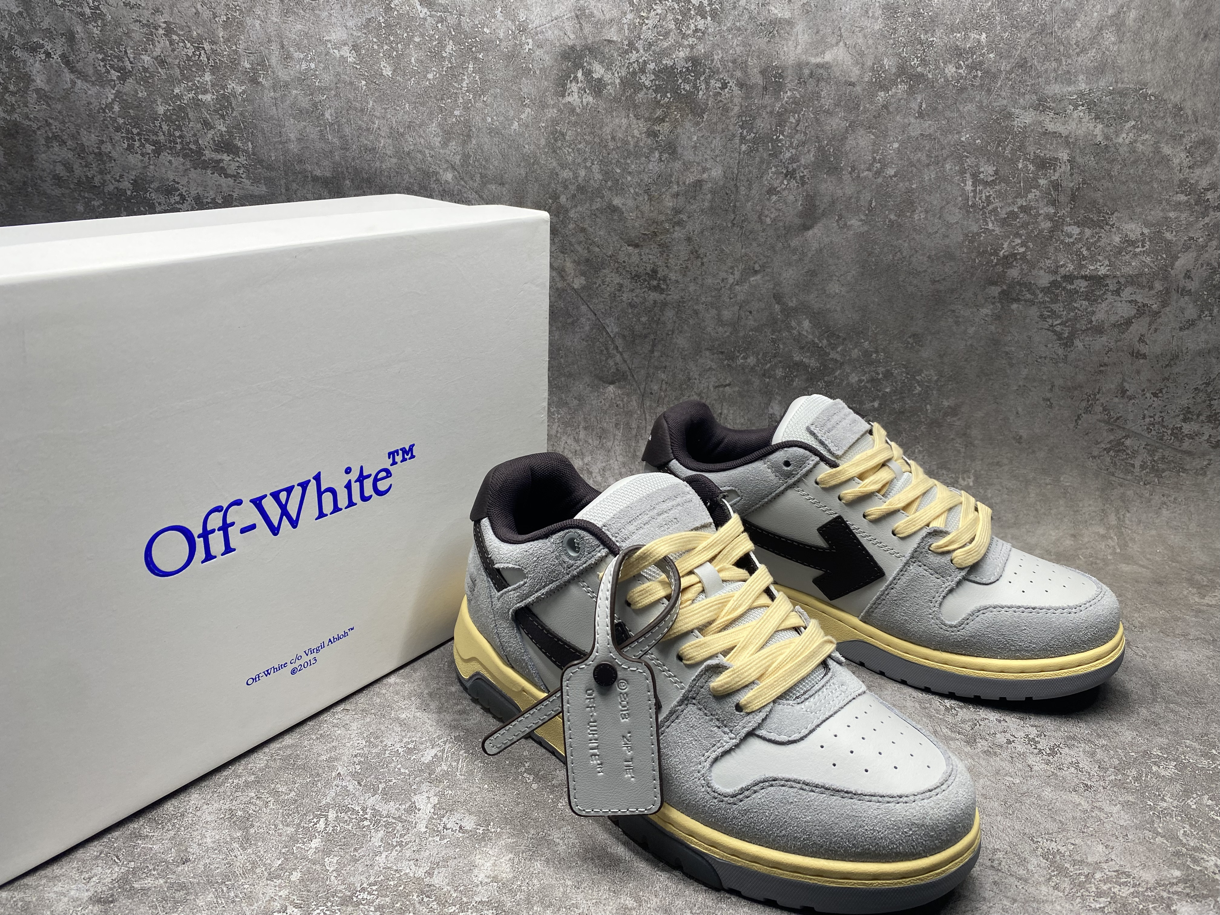 UA OFF-WHITE OUT OF OFFICE LOW