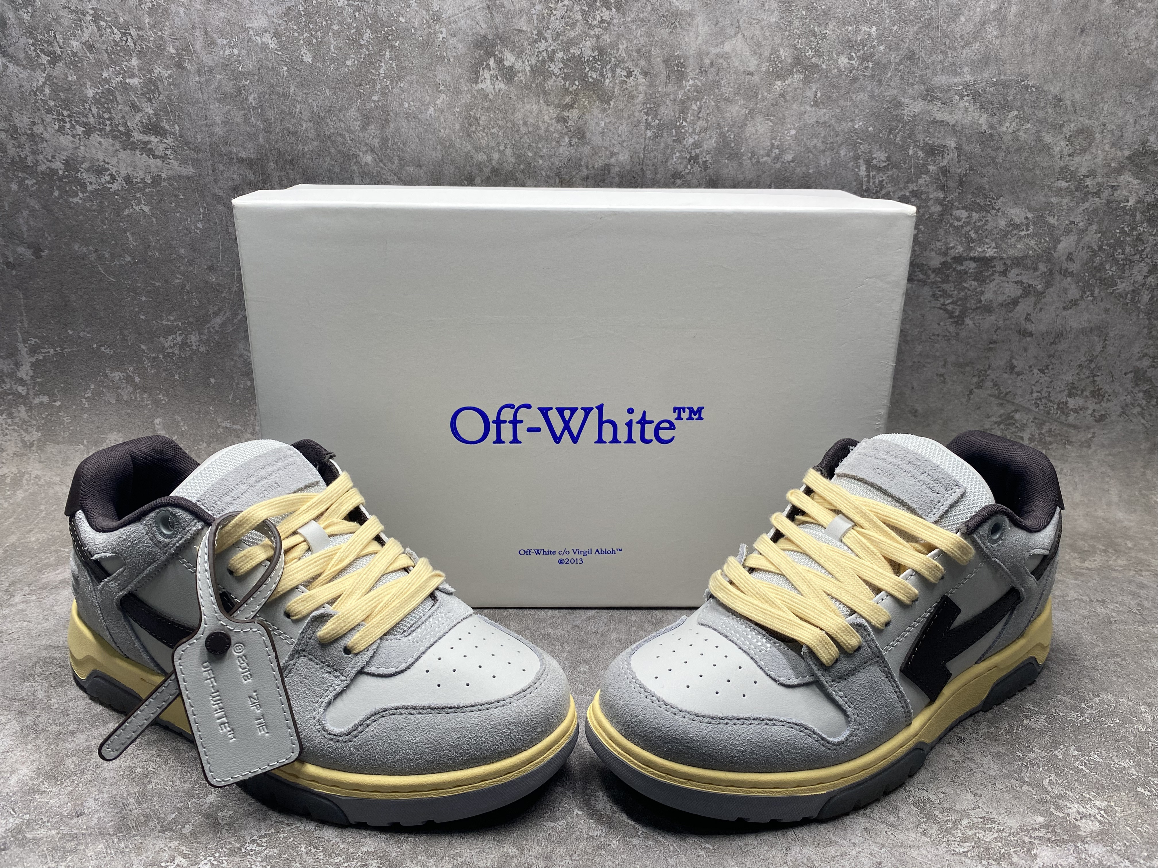 UA OFF-WHITE OUT OF OFFICE LOW