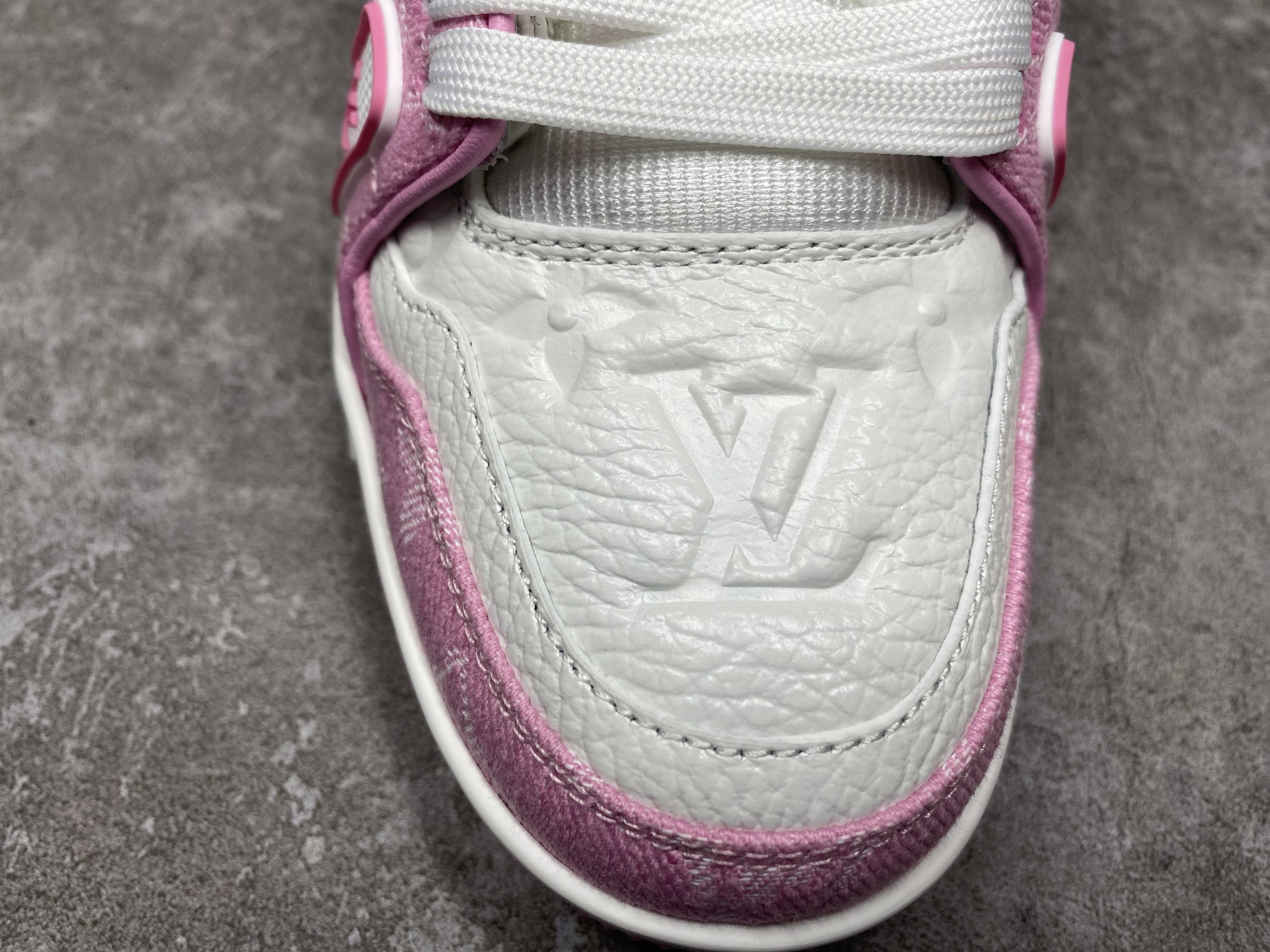 UA LV trainer Sneakers