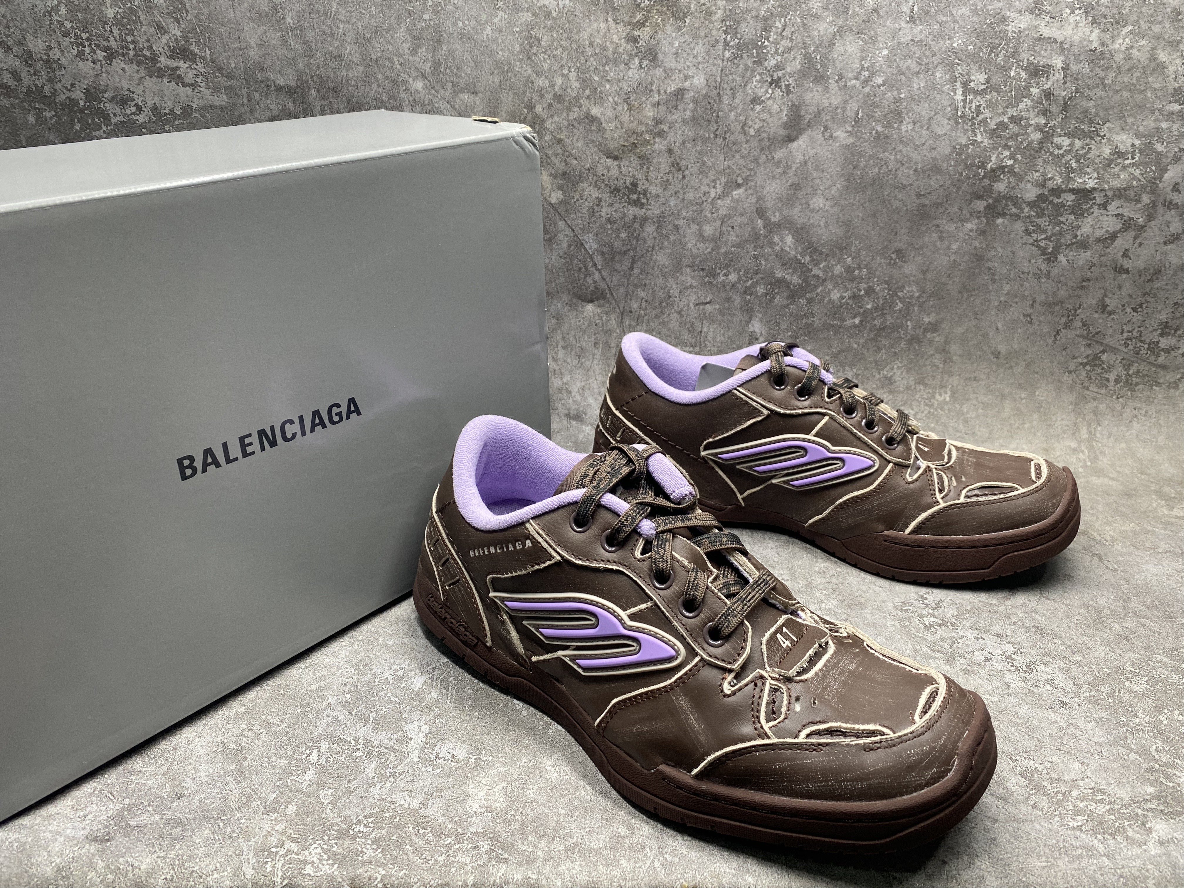 ua Ba*len*cia*ga hamptons medium worn-out sneaker in brown/lilac(run one size large)