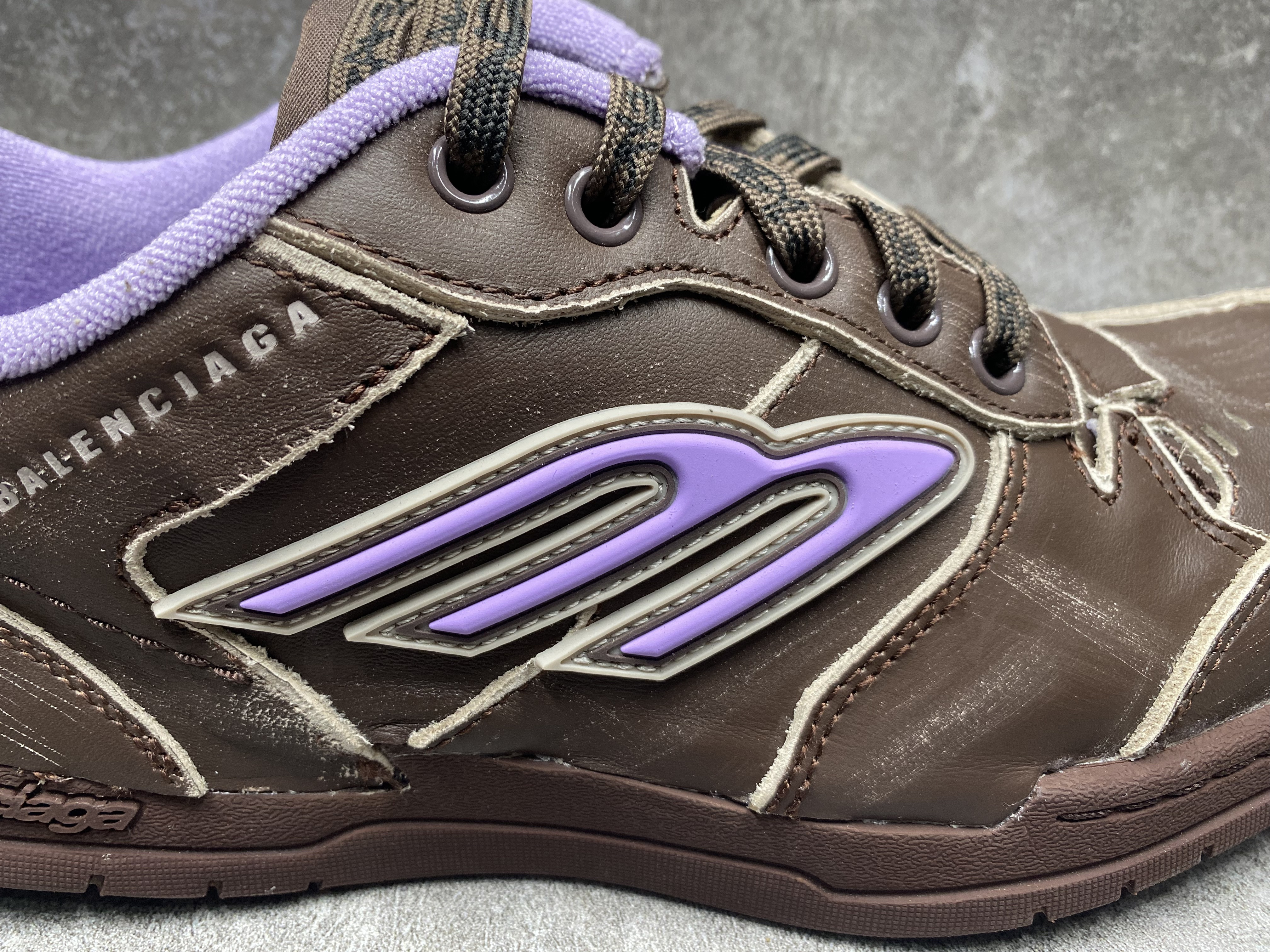 ua Ba*len*cia*ga hamptons medium worn-out sneaker in brown/lilac(run one size large)