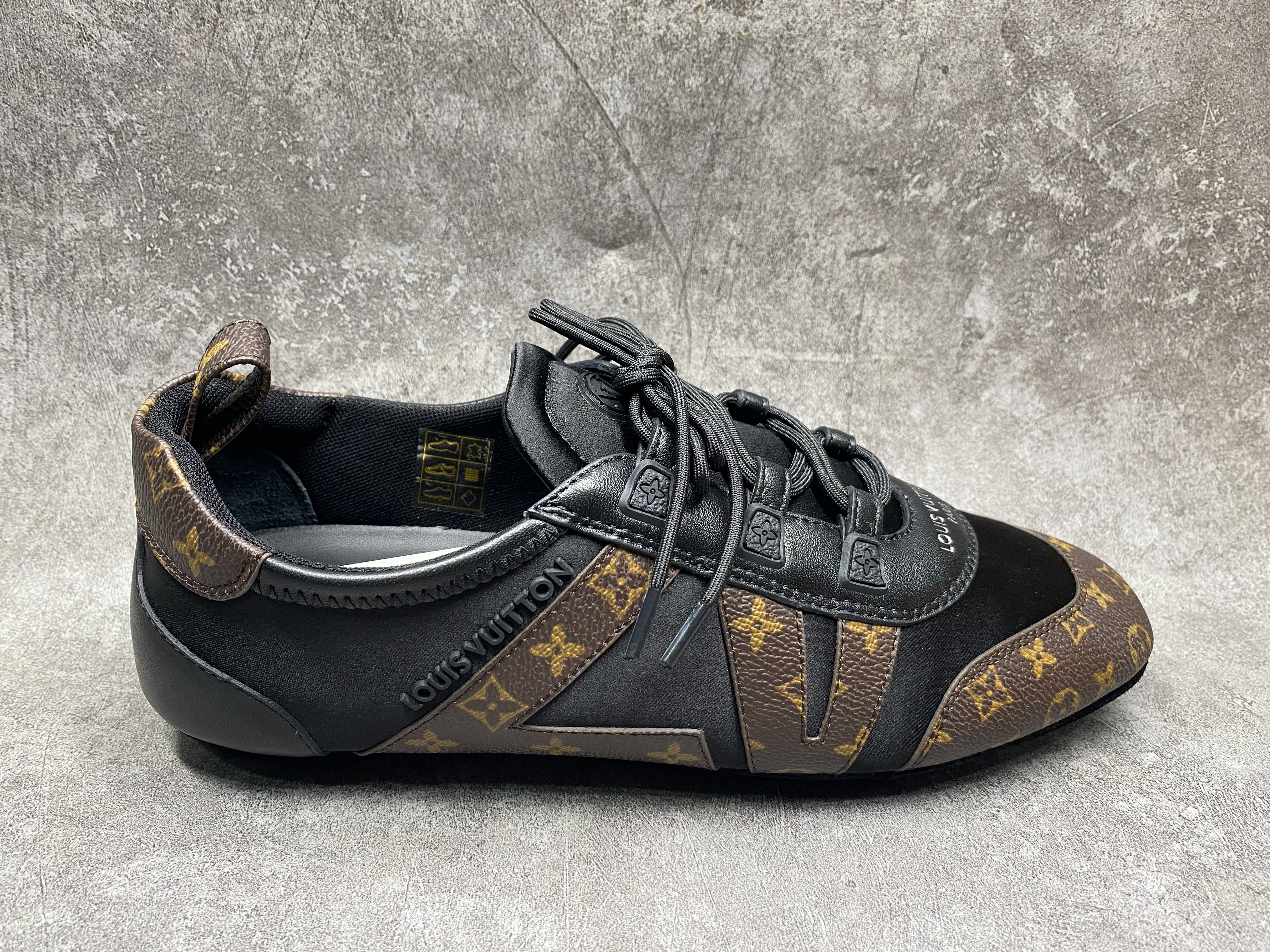 UA LV Sneaker