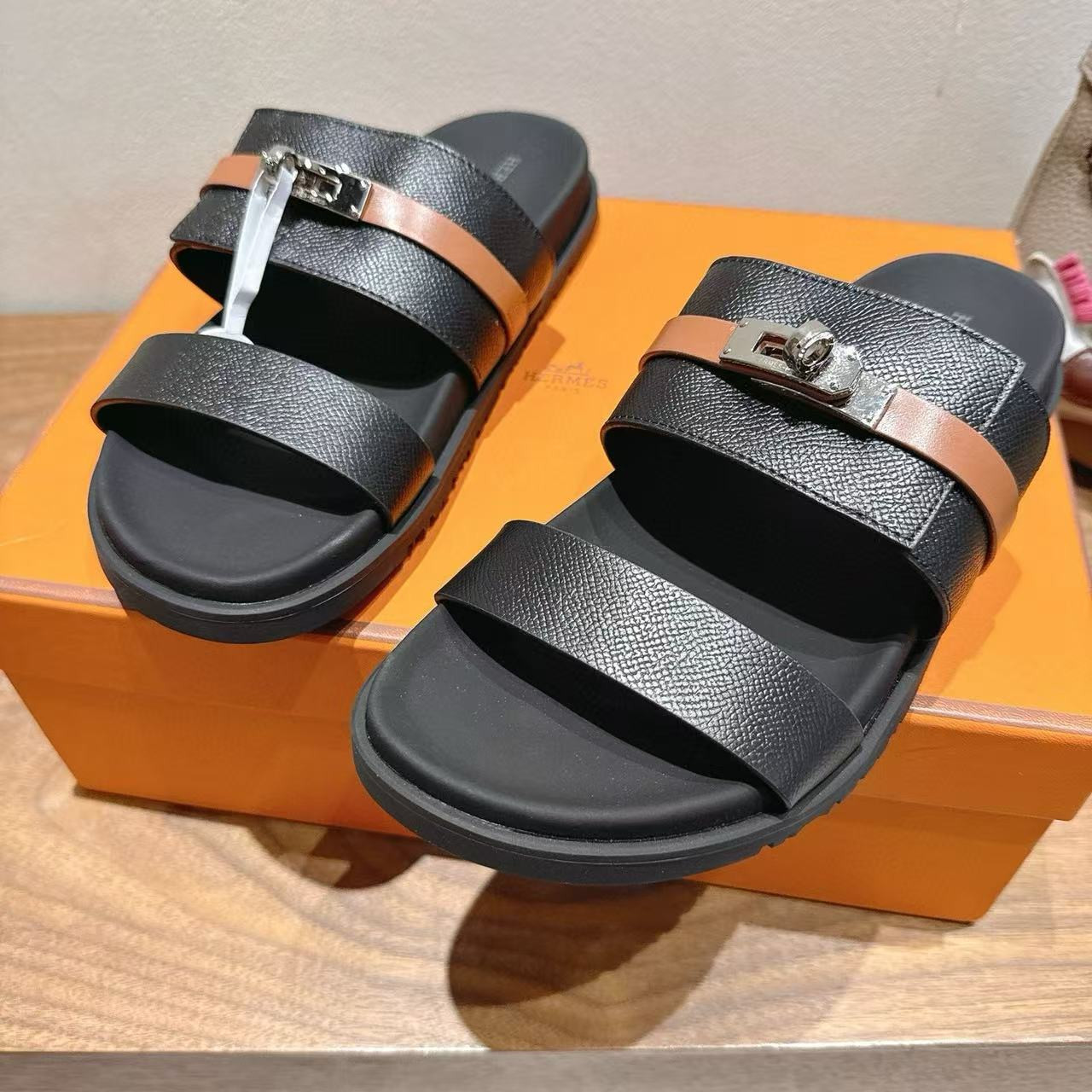 ua H**me5 jackson sandal