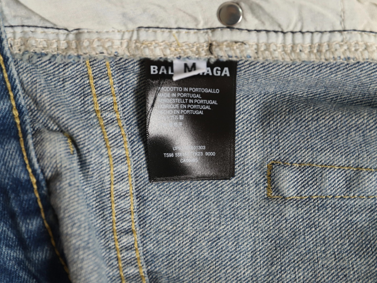 Ba*len*cia*ga jeans