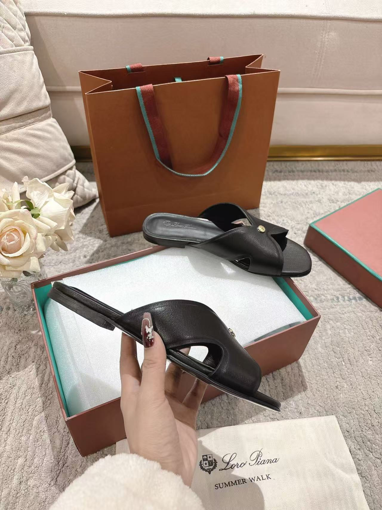 ua L**o p*ana vera sandal