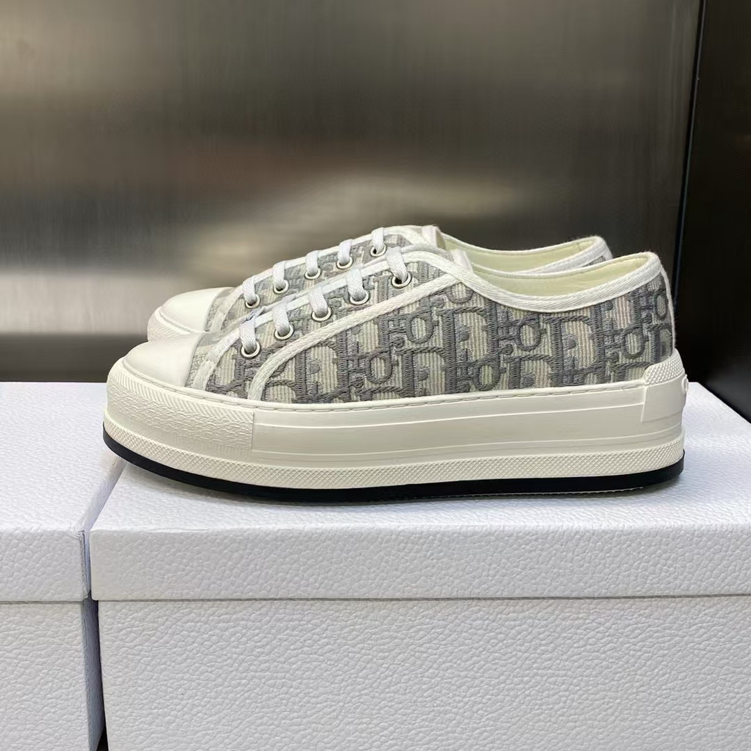 ua D*or sneaker
