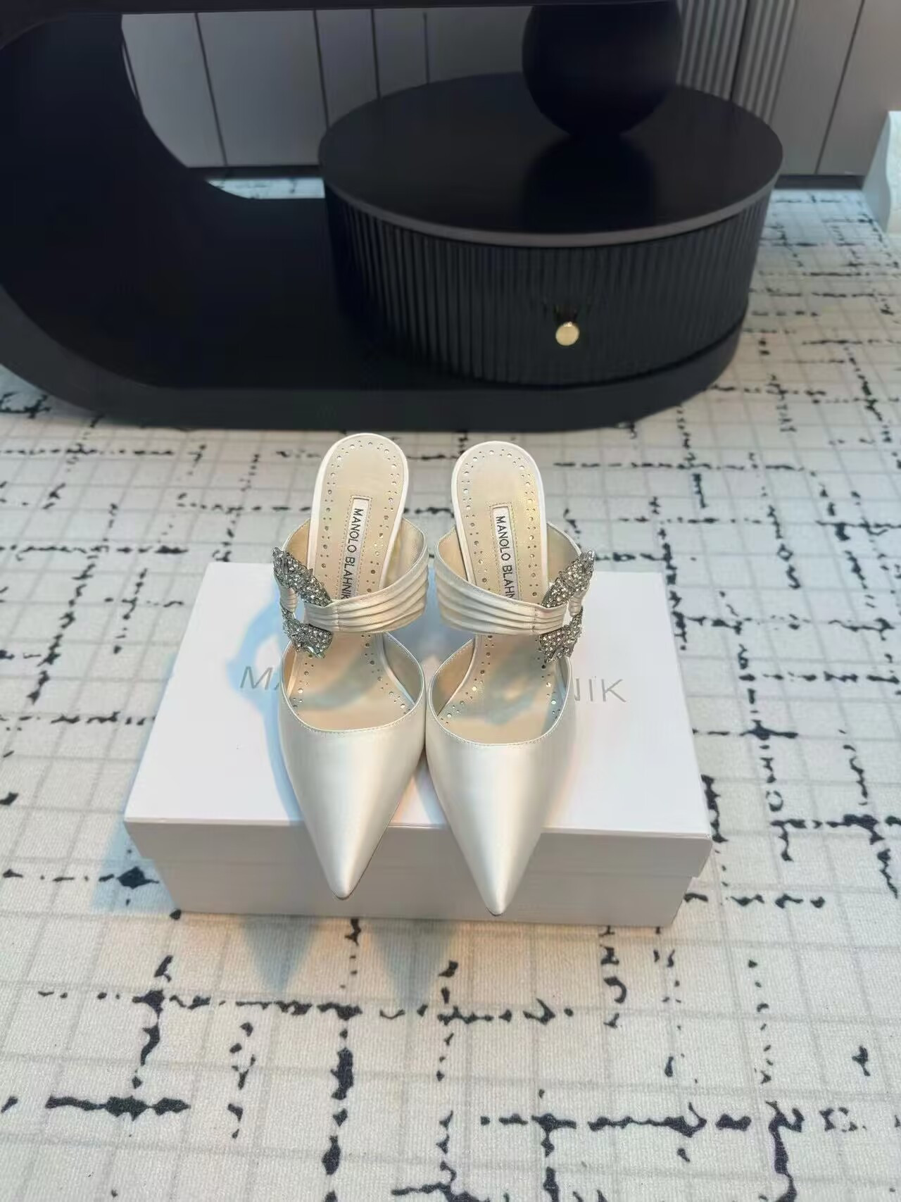 ua man010 B1ahn*k mules