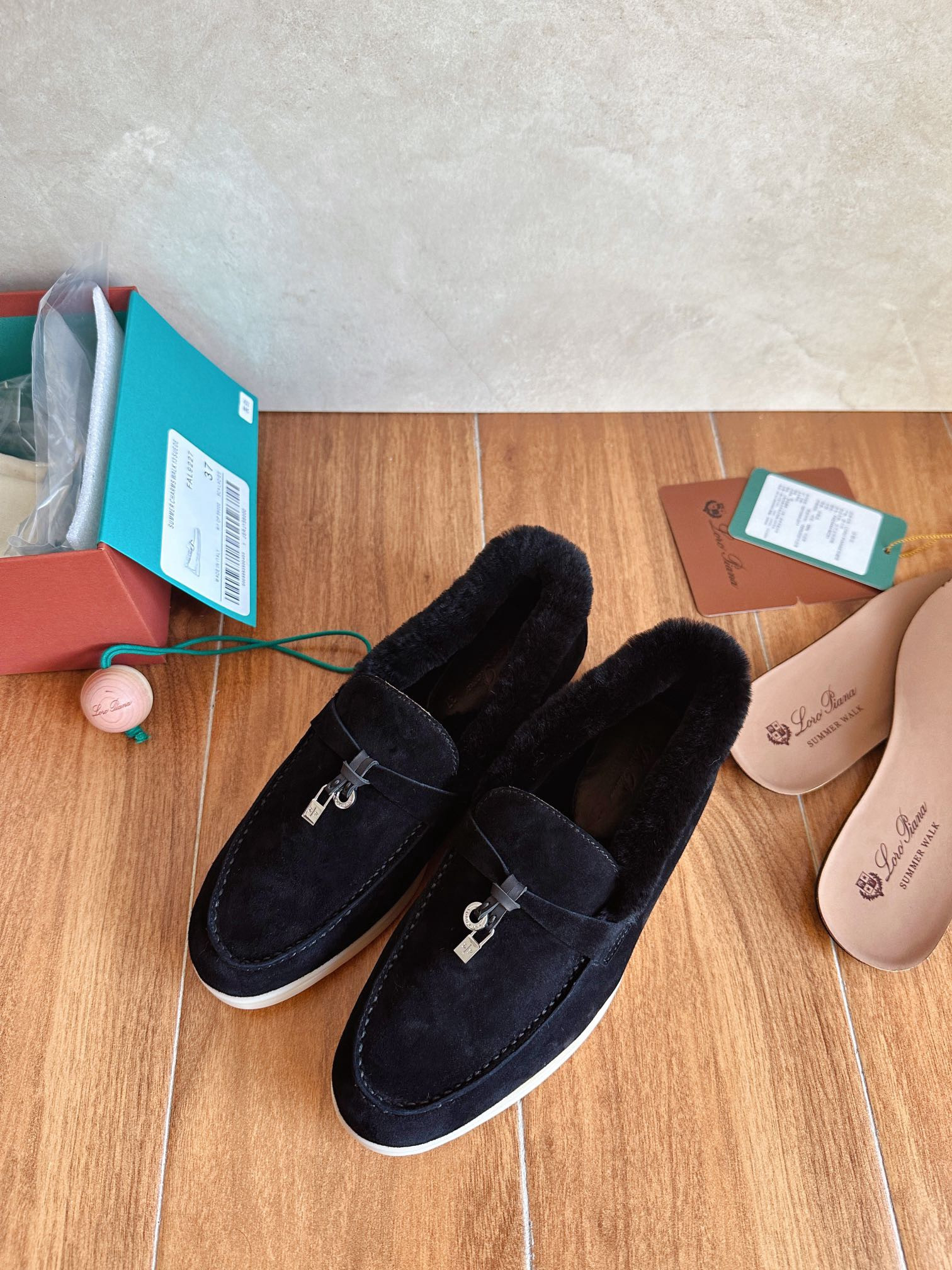 ua L**o p*ana summer charms walk loafers