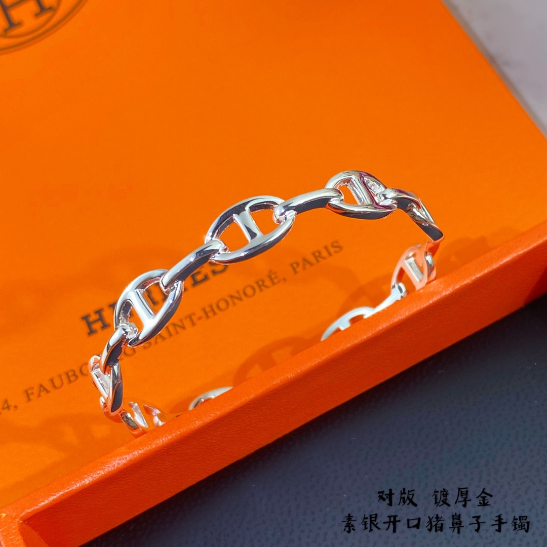 H**mes bracelet