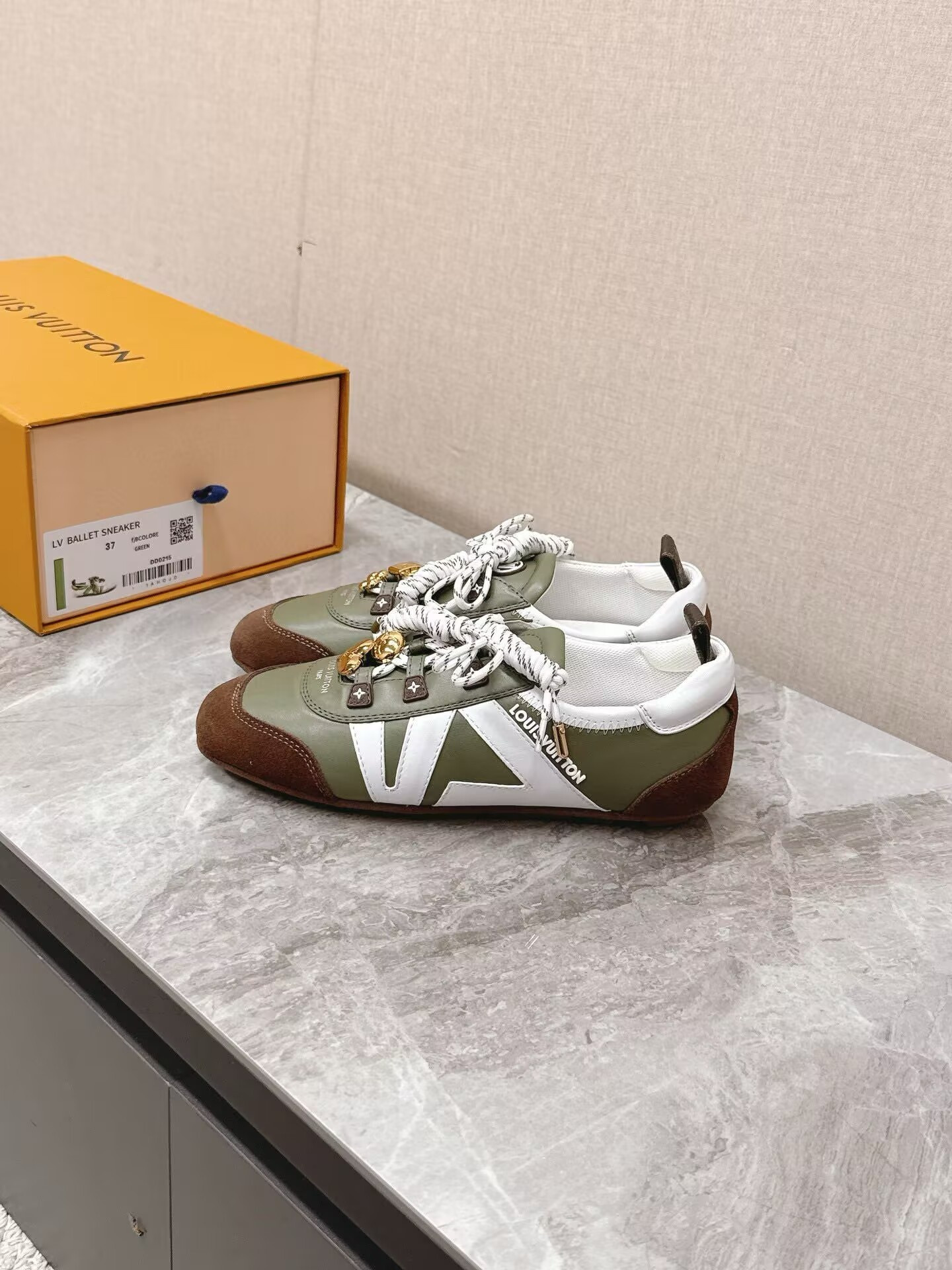 UA LV Sneaker
