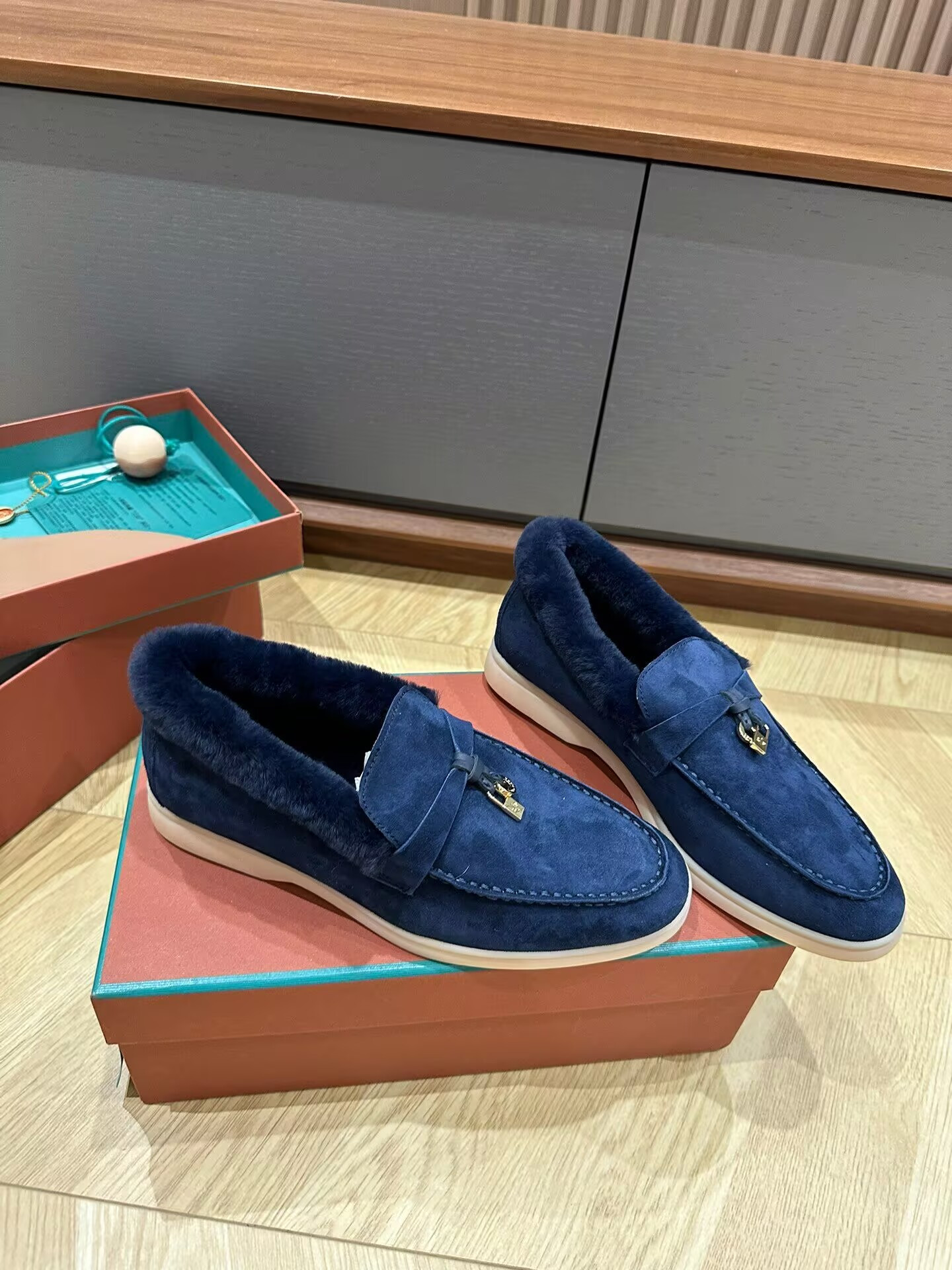 ua L**o p*ana summer charms walk loafers