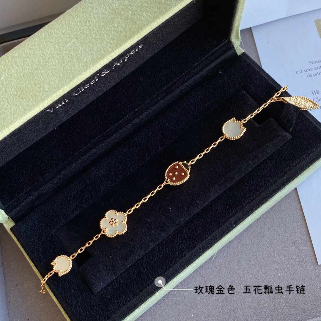 V*N CL*F & arpels ladybug bracelet