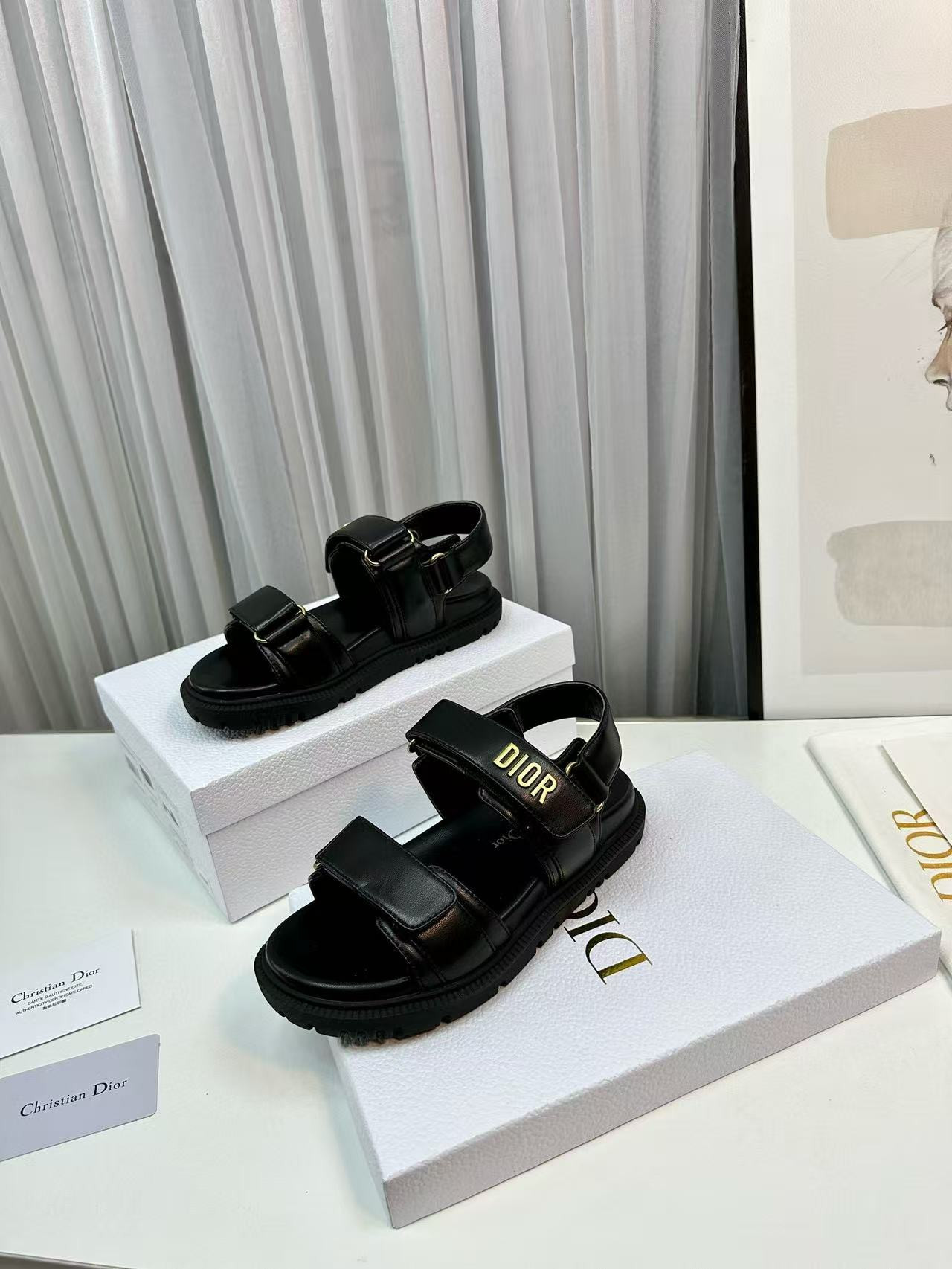 ua D*or D*oract sandal