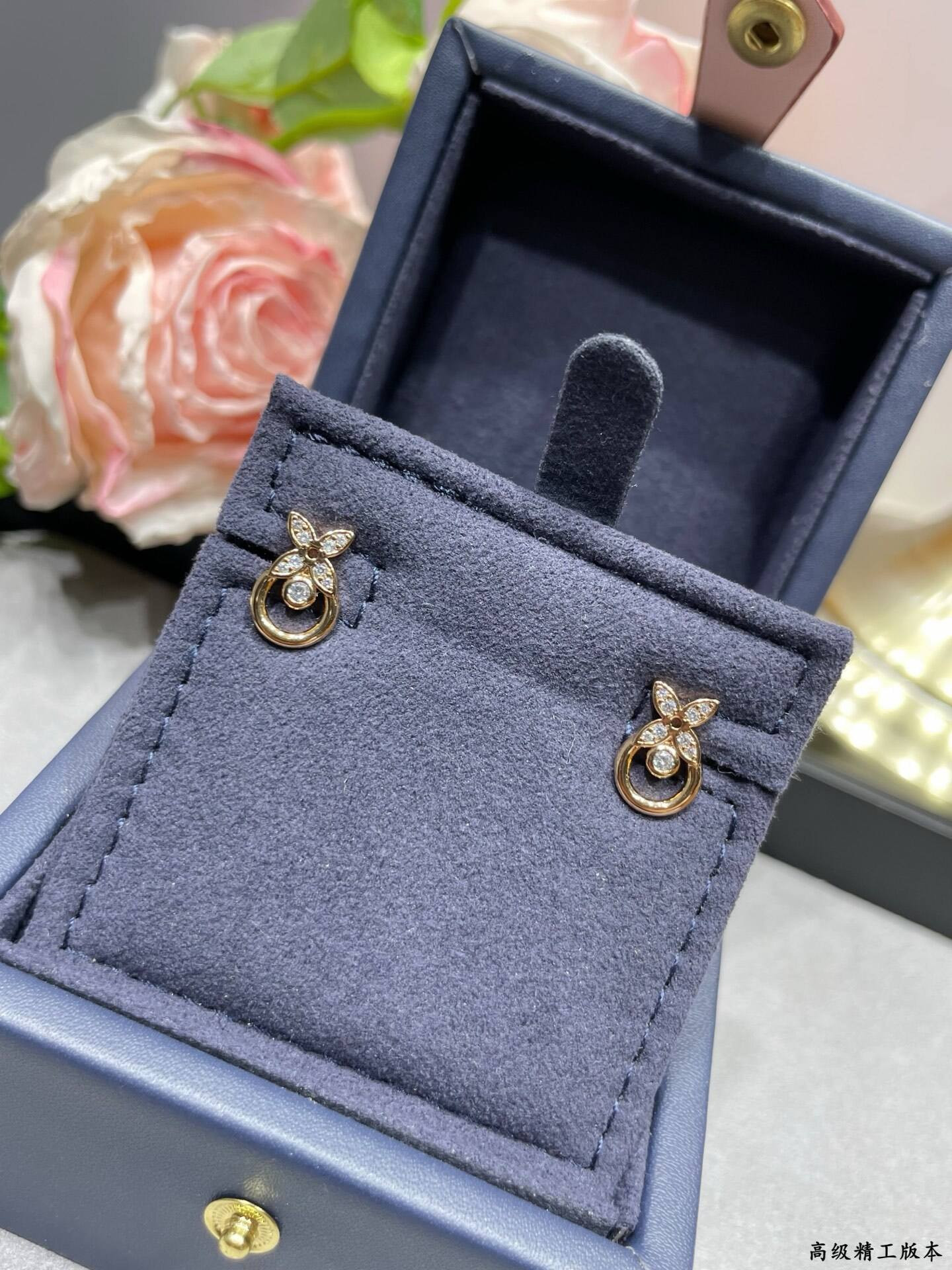 LV Single Flower Circle Earrings