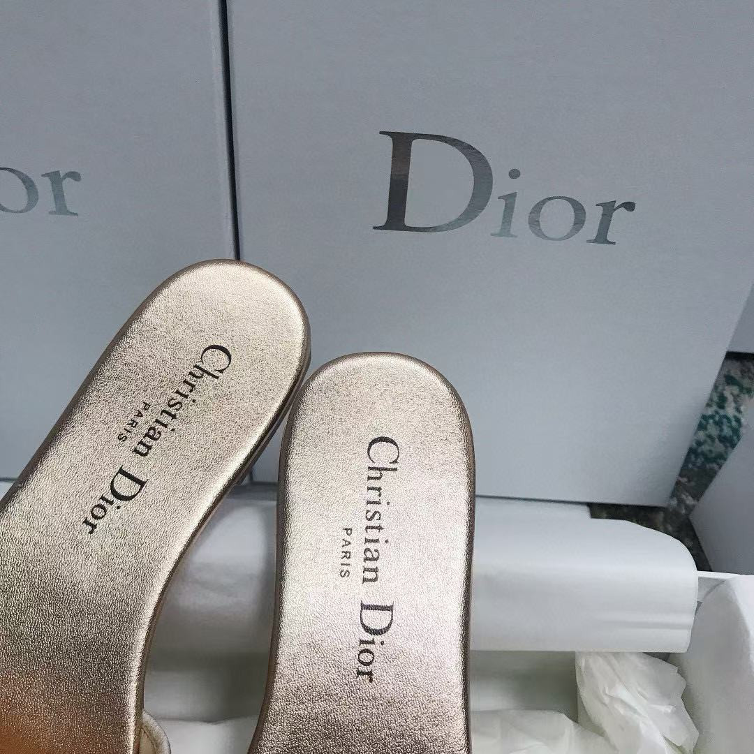 ua D*or dway slide