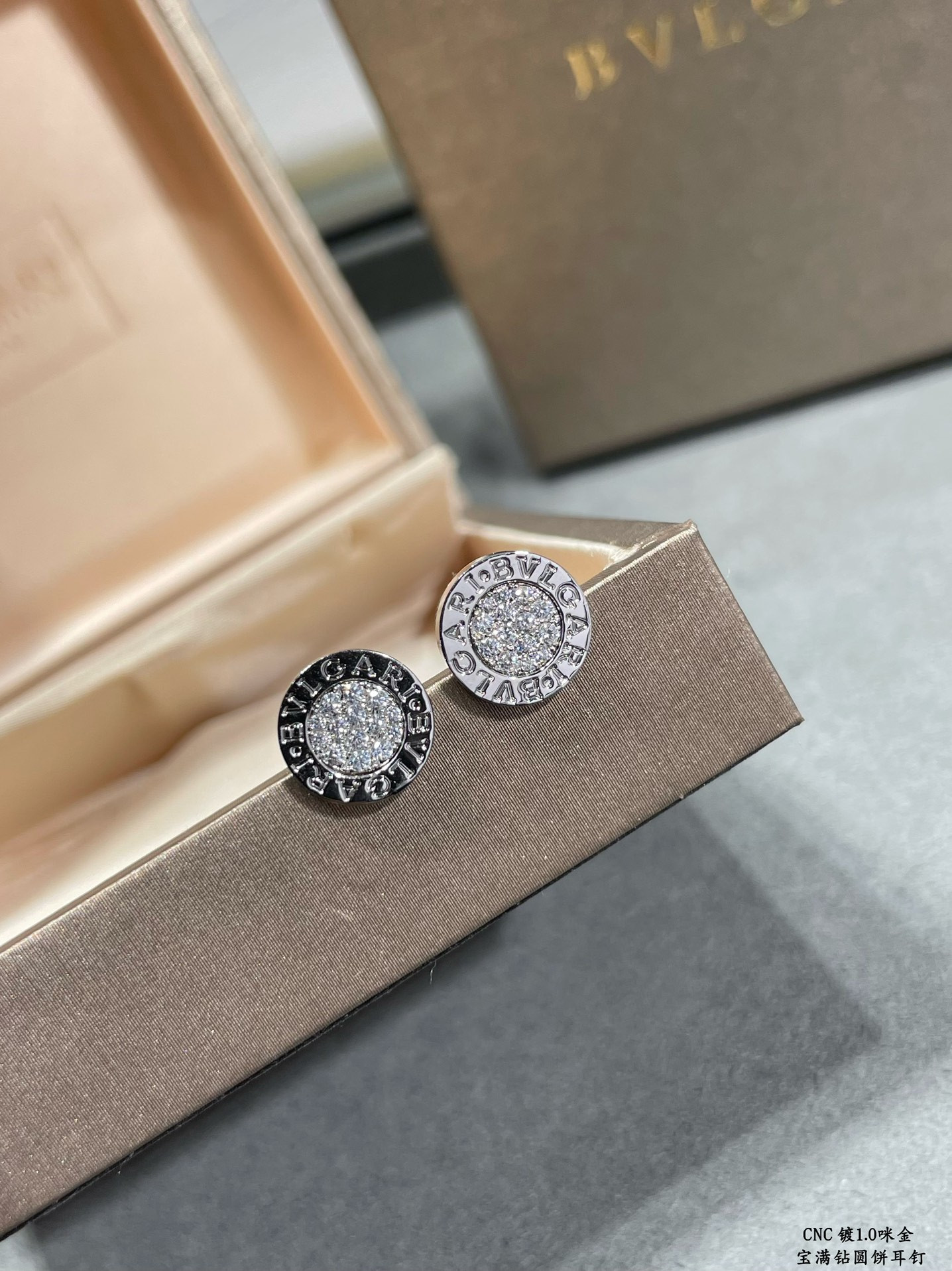 b*l*ai Di*m*nd round cake earrings