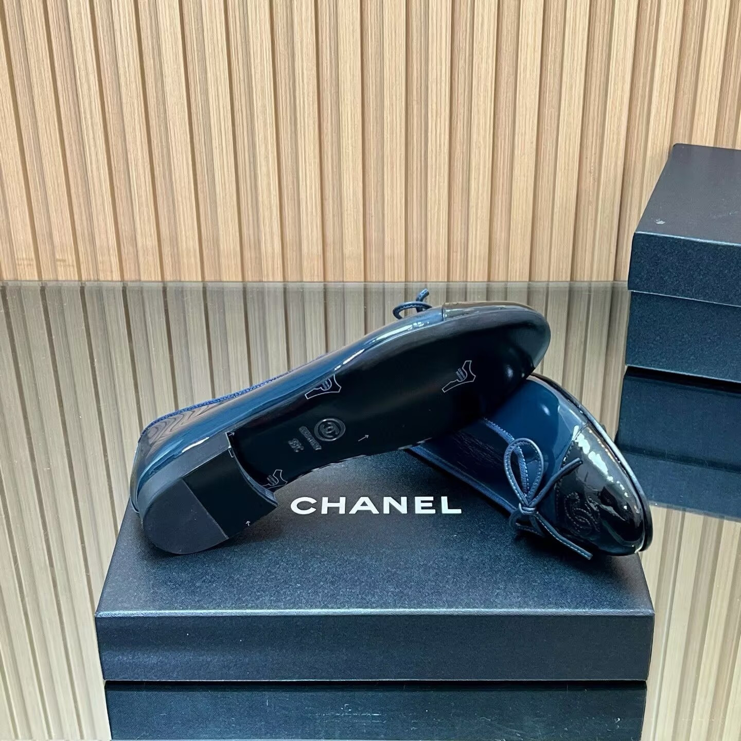 ua Ch*el ballet flats