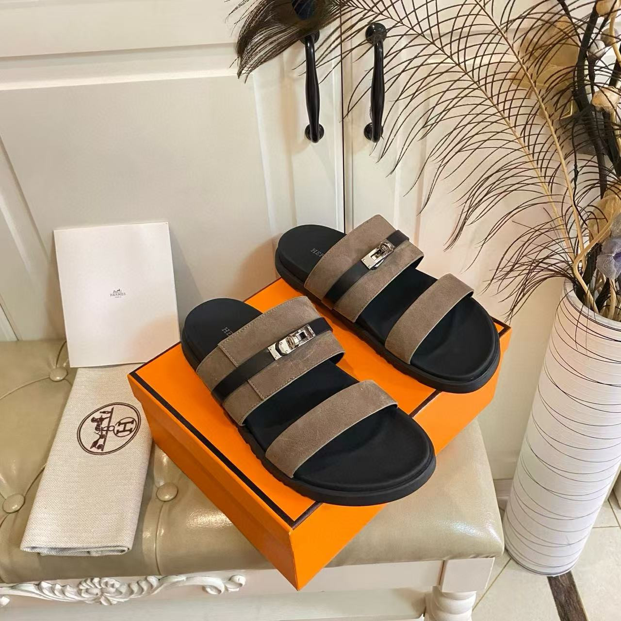 ua H**me5 jackson sandal