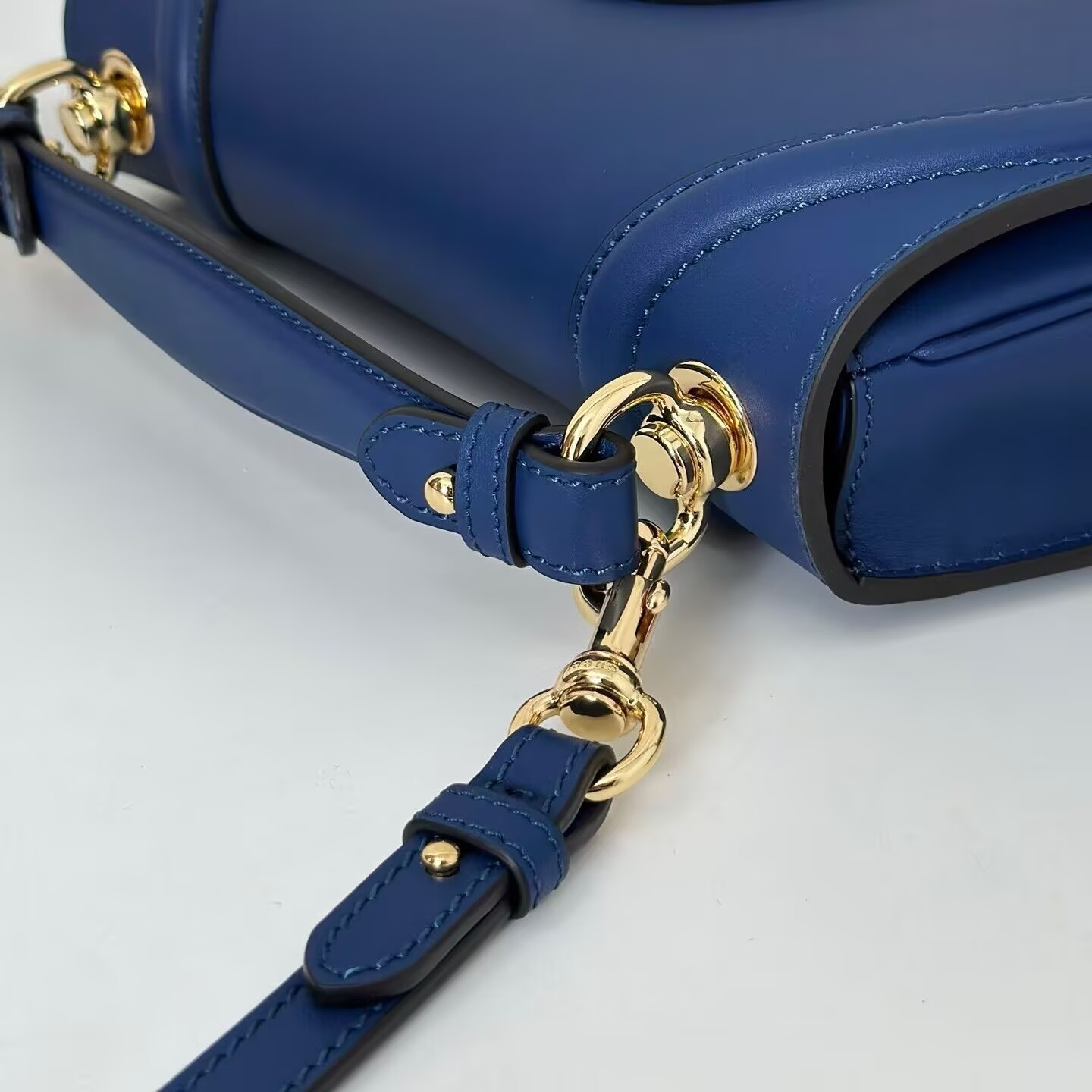 G*u*i blondie medium top handle bag 27x17x7cm