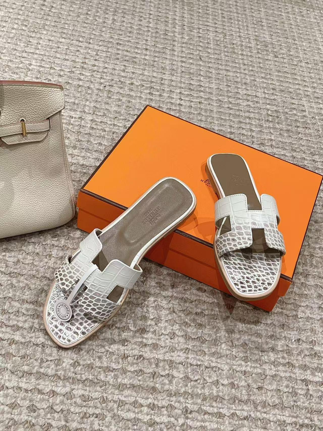 ua H**me5 oran sandal