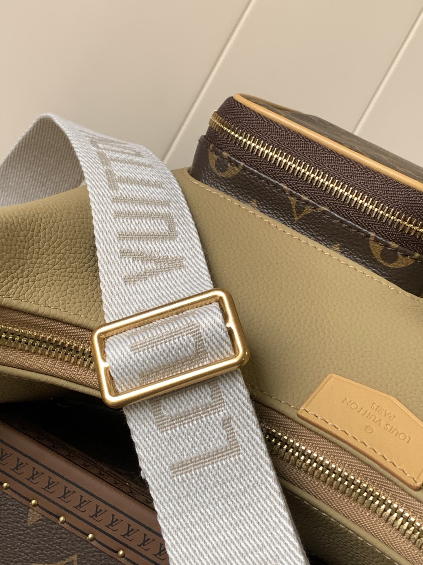LV Hobo Cargo M12697 34.5x27x19.7cm