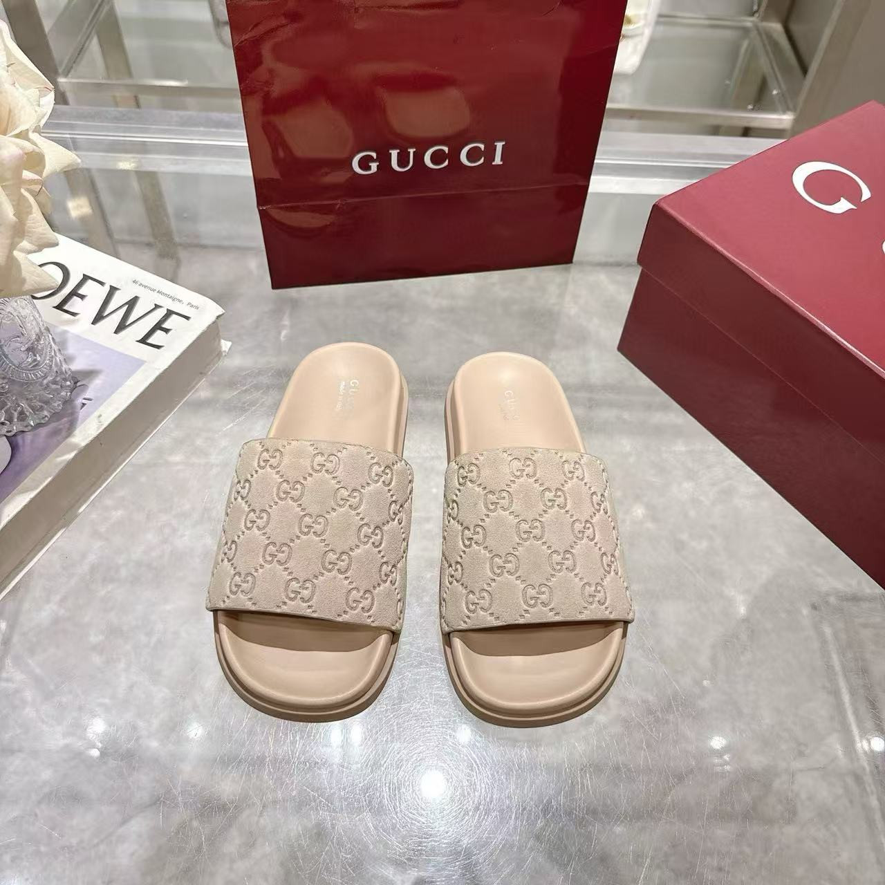 ua G*u*i sandals