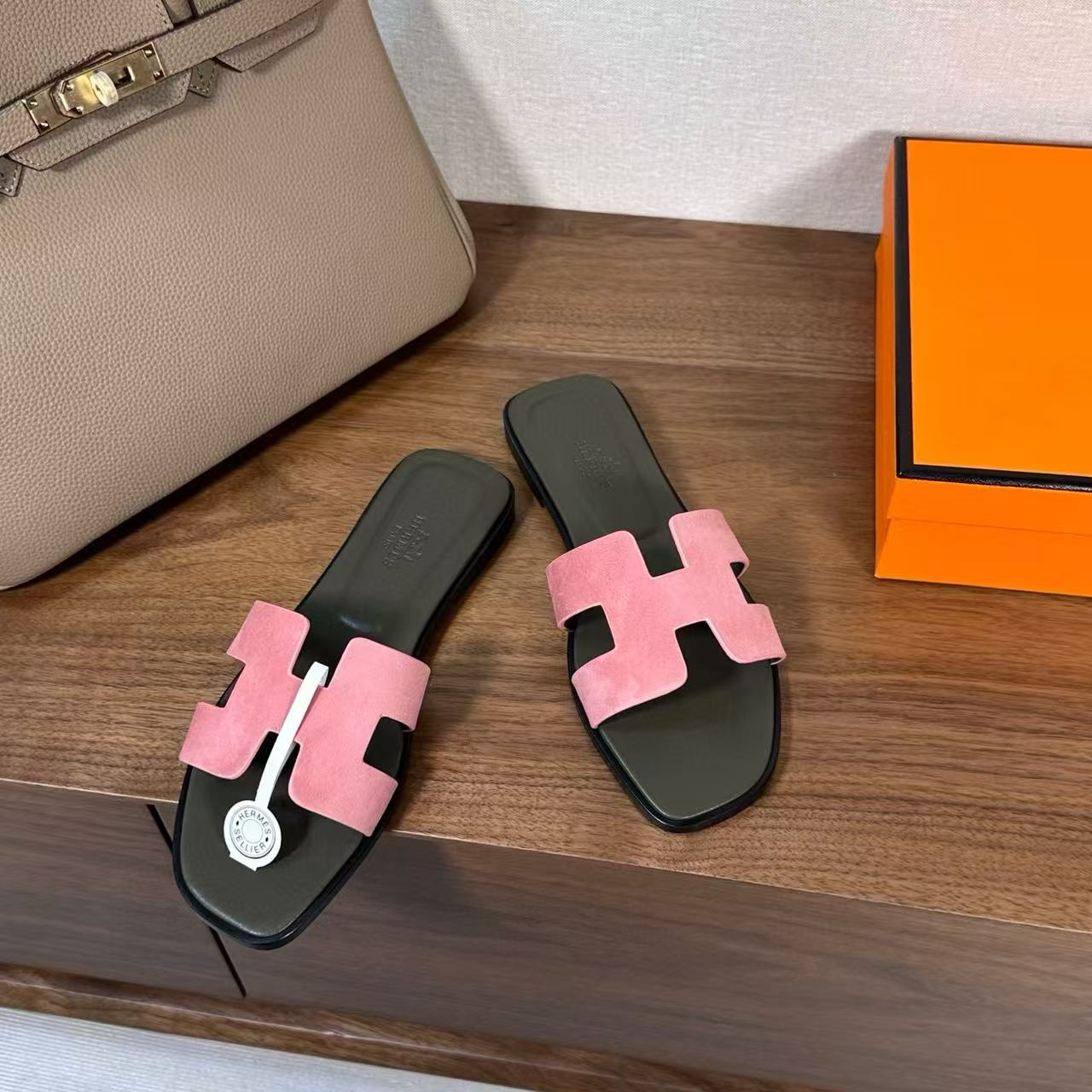 ua H**me5 oran sandal